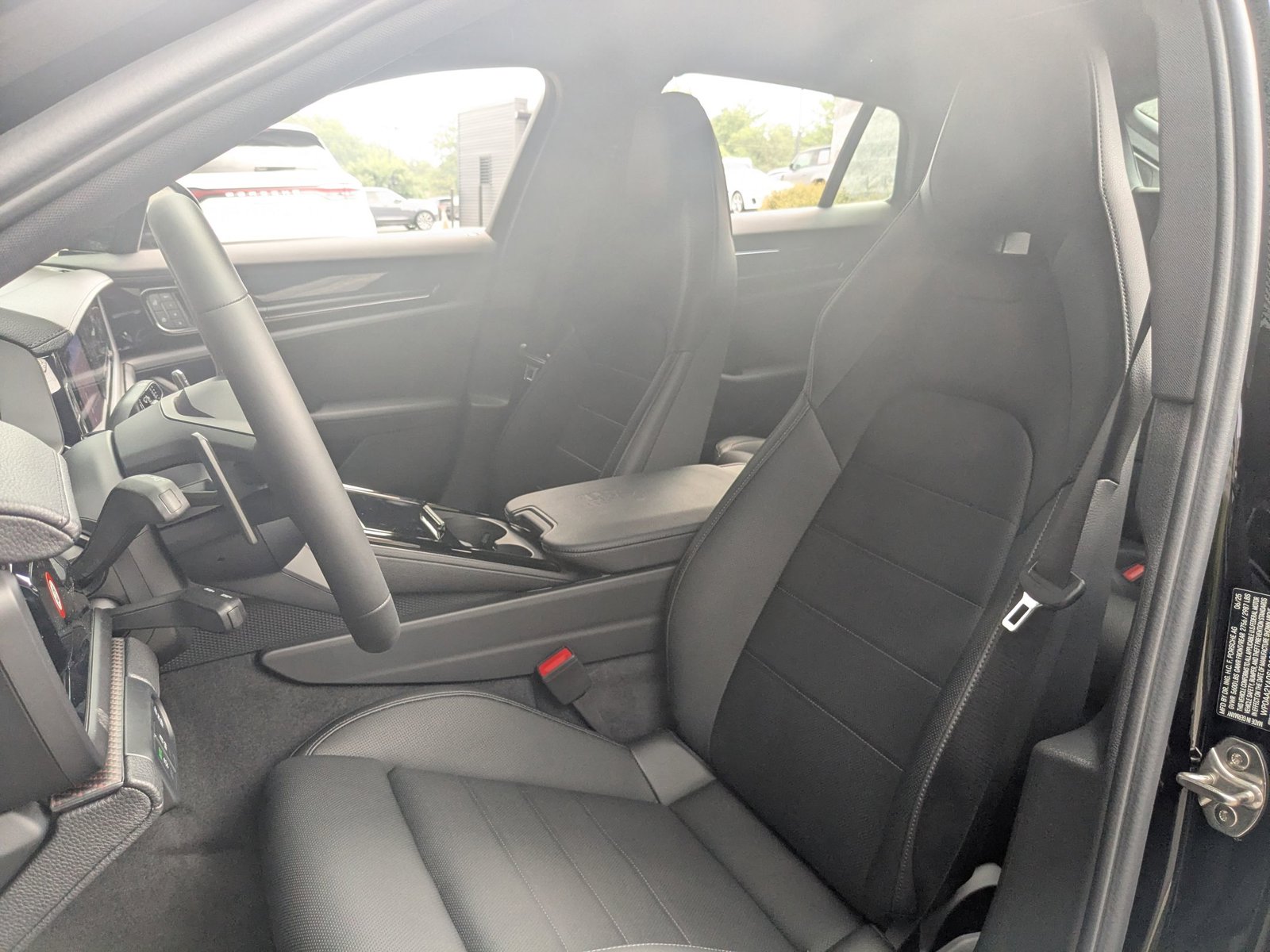 2025 Porsche Panamera 4 photo 3