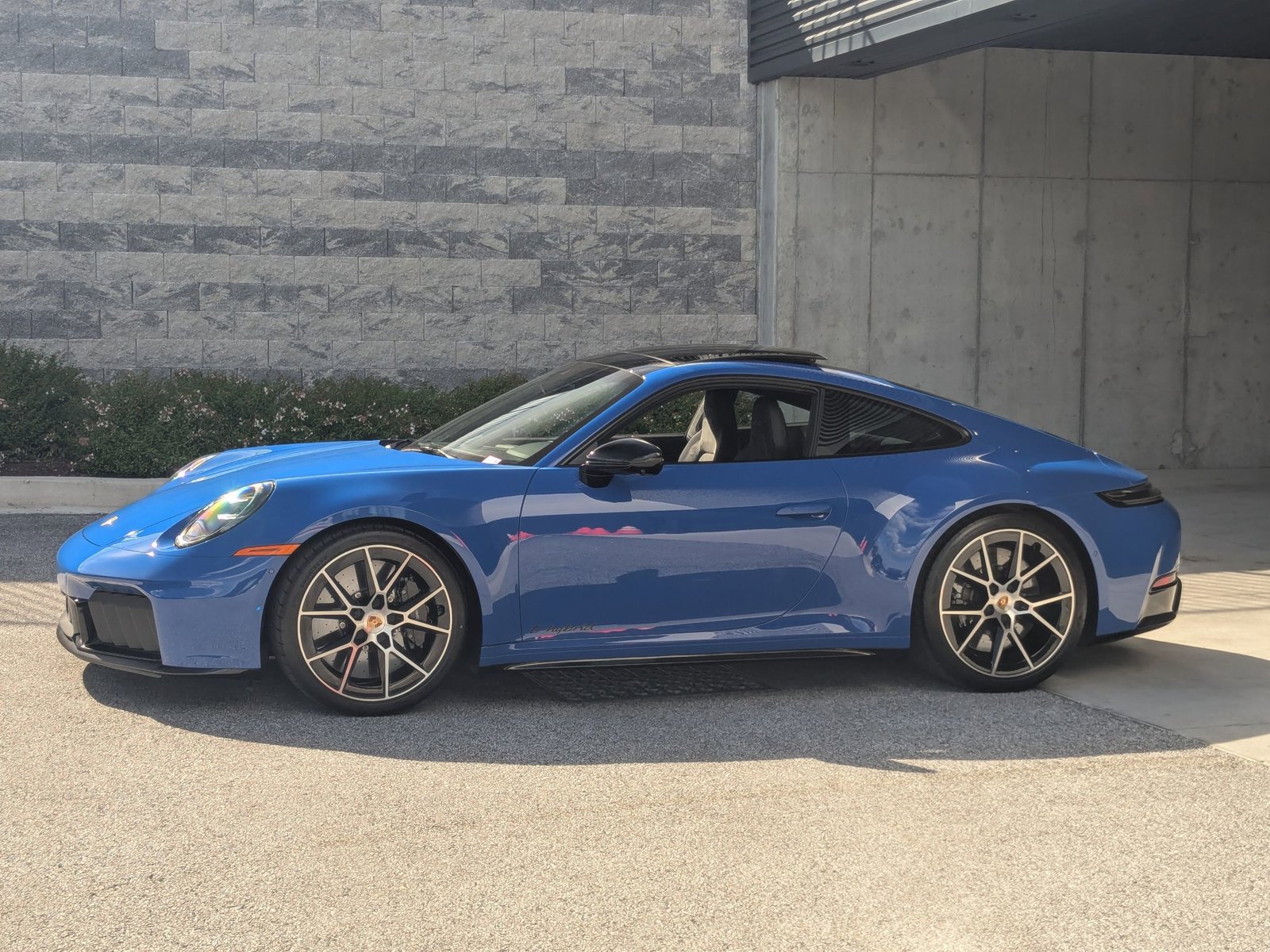 2025 Porsche 911 GTS photo 2