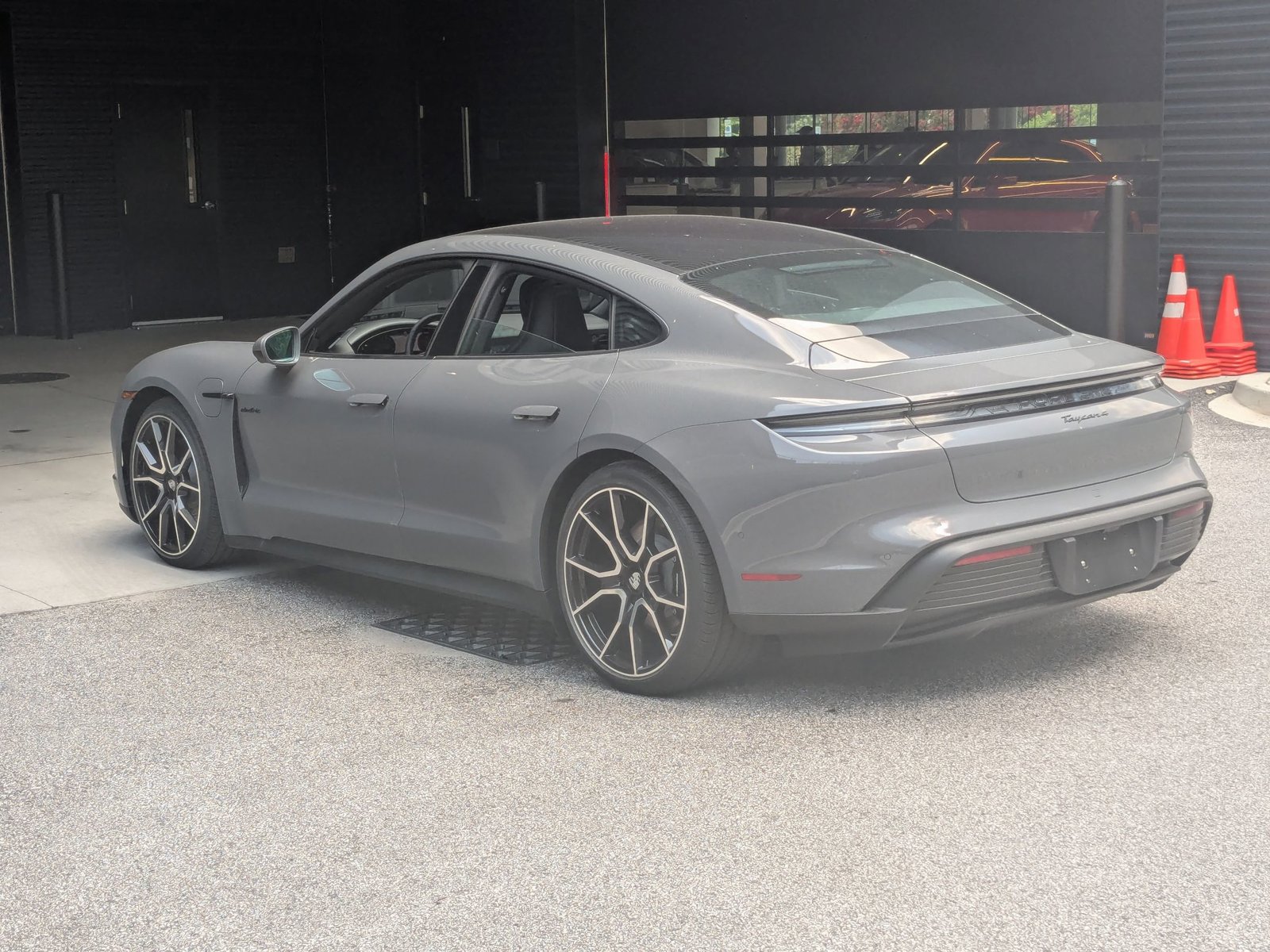 2025 Porsche Taycan 4 photo 3