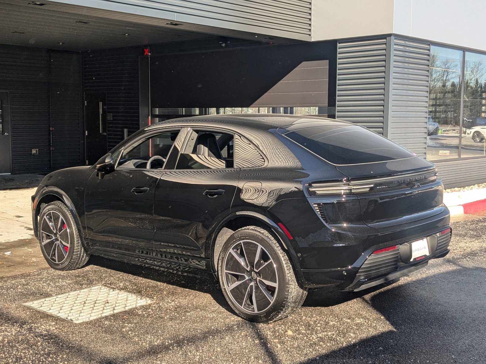 2025 Porsche Macan Electric Turbo photo 4