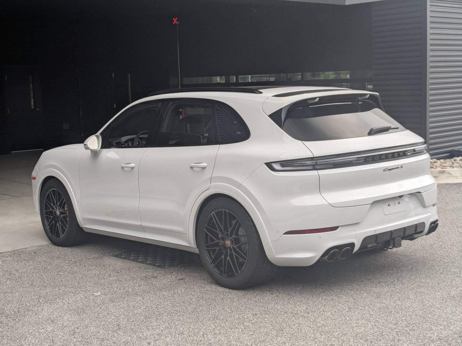 2025 Porsche Cayenne S photo 2