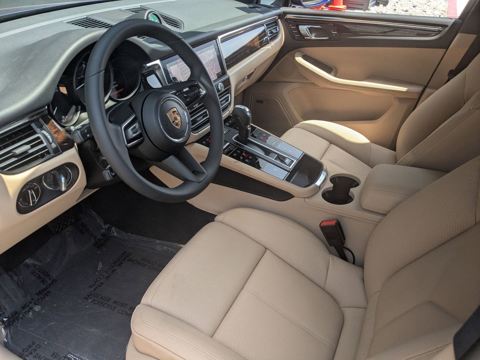 2025 Porsche Macan T photo 4