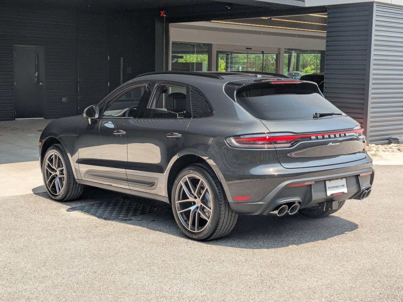 2025 Porsche Macan S photo 3