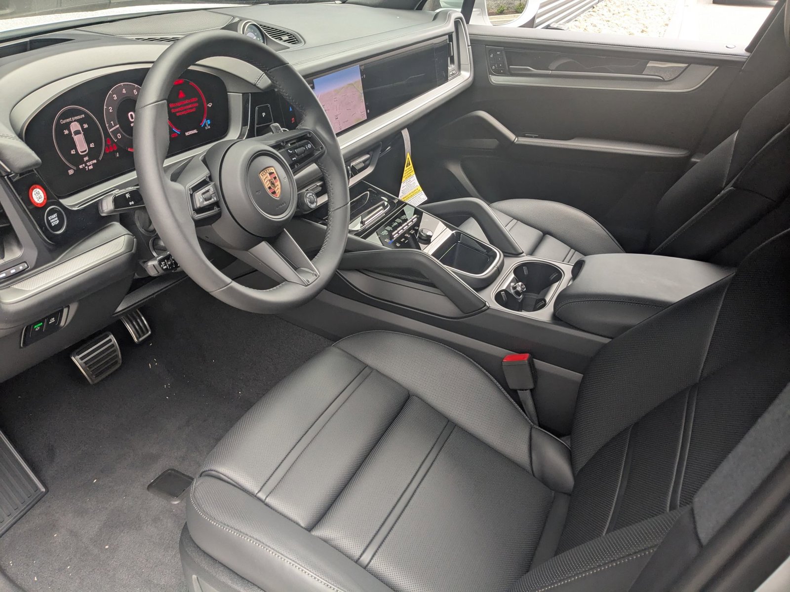 2025 Porsche Cayenne S photo 3