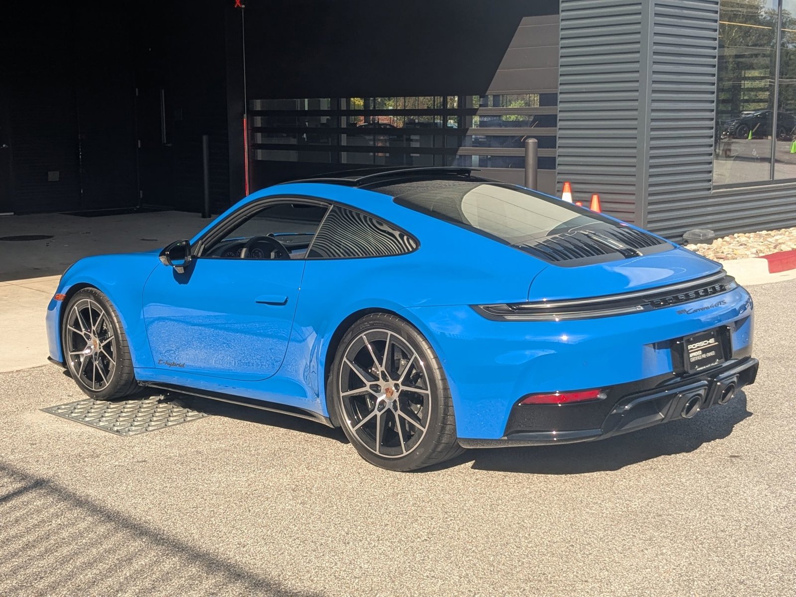 2025 Porsche 911 GTS photo 3