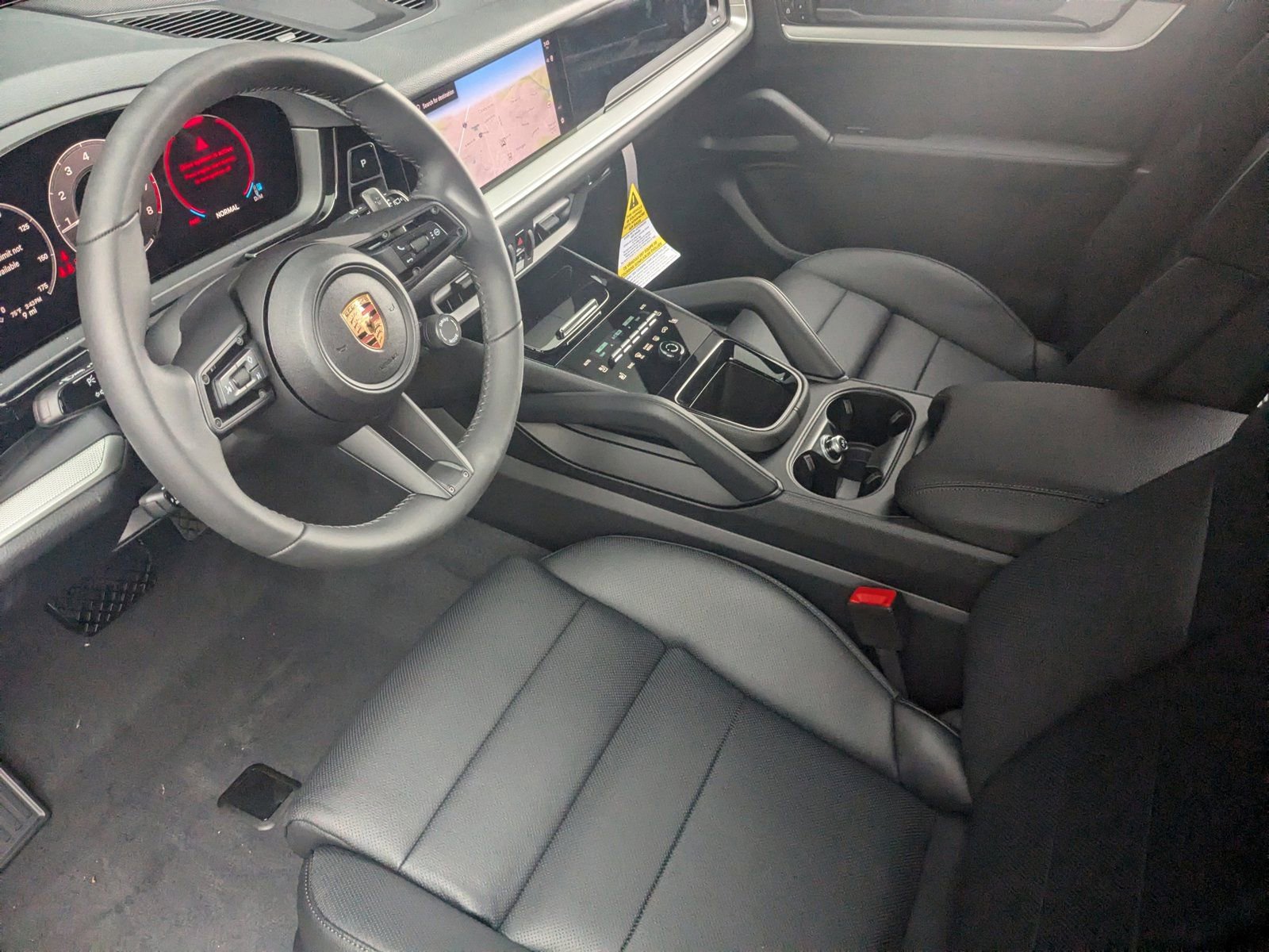 2025 Porsche Cayenne photo 4