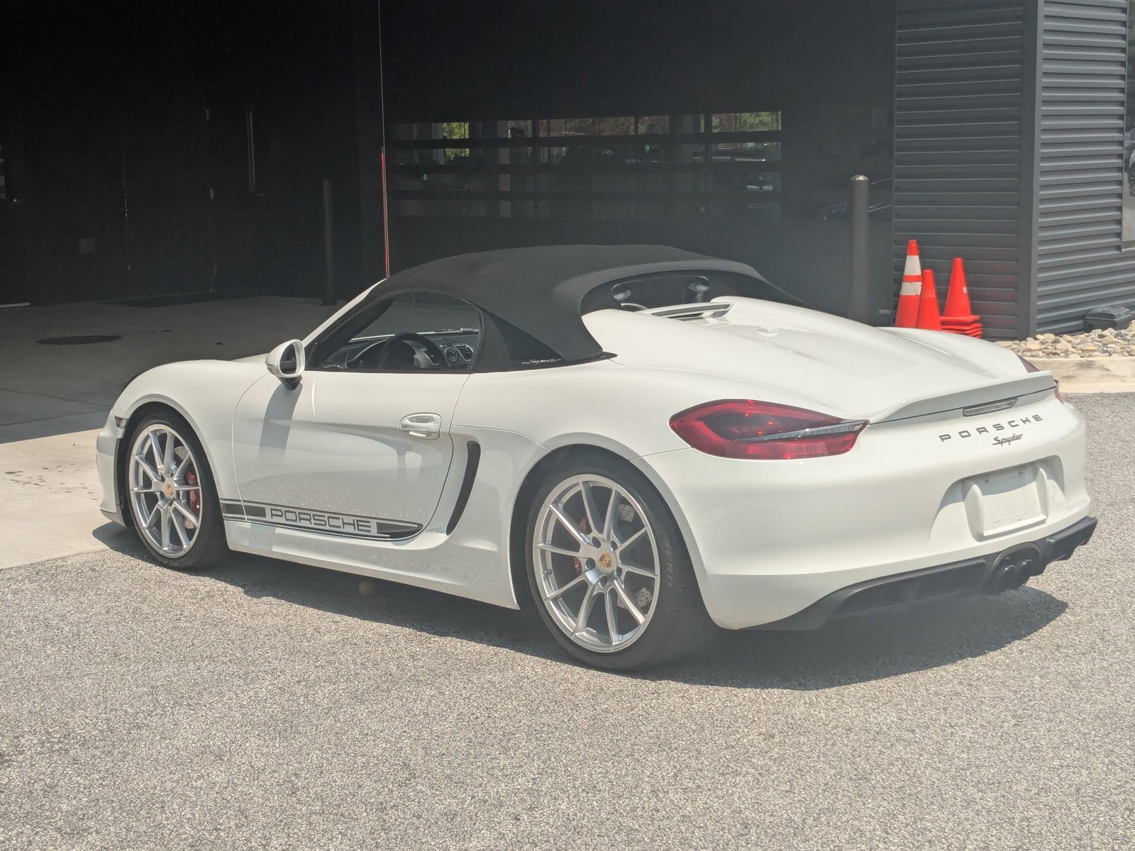 2016 Porsche Boxster Spyder photo 3