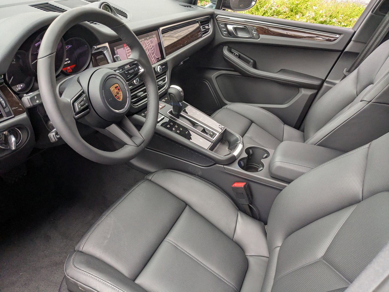 2026 Porsche Macan T photo 4