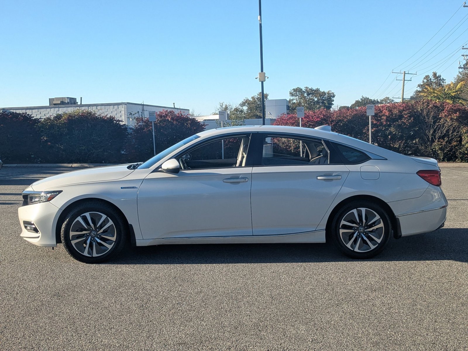 2020 Honda Accord Hybrid Touring photo 2
