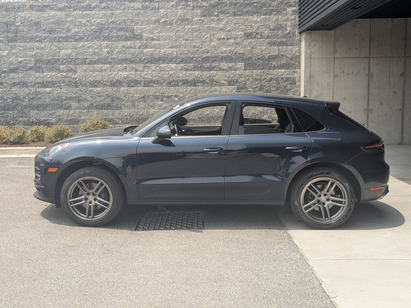 Used 2019 Porsche Macan Base with VIN WP1AA2A57KLB02662 for sale in Cockeysville, MD
