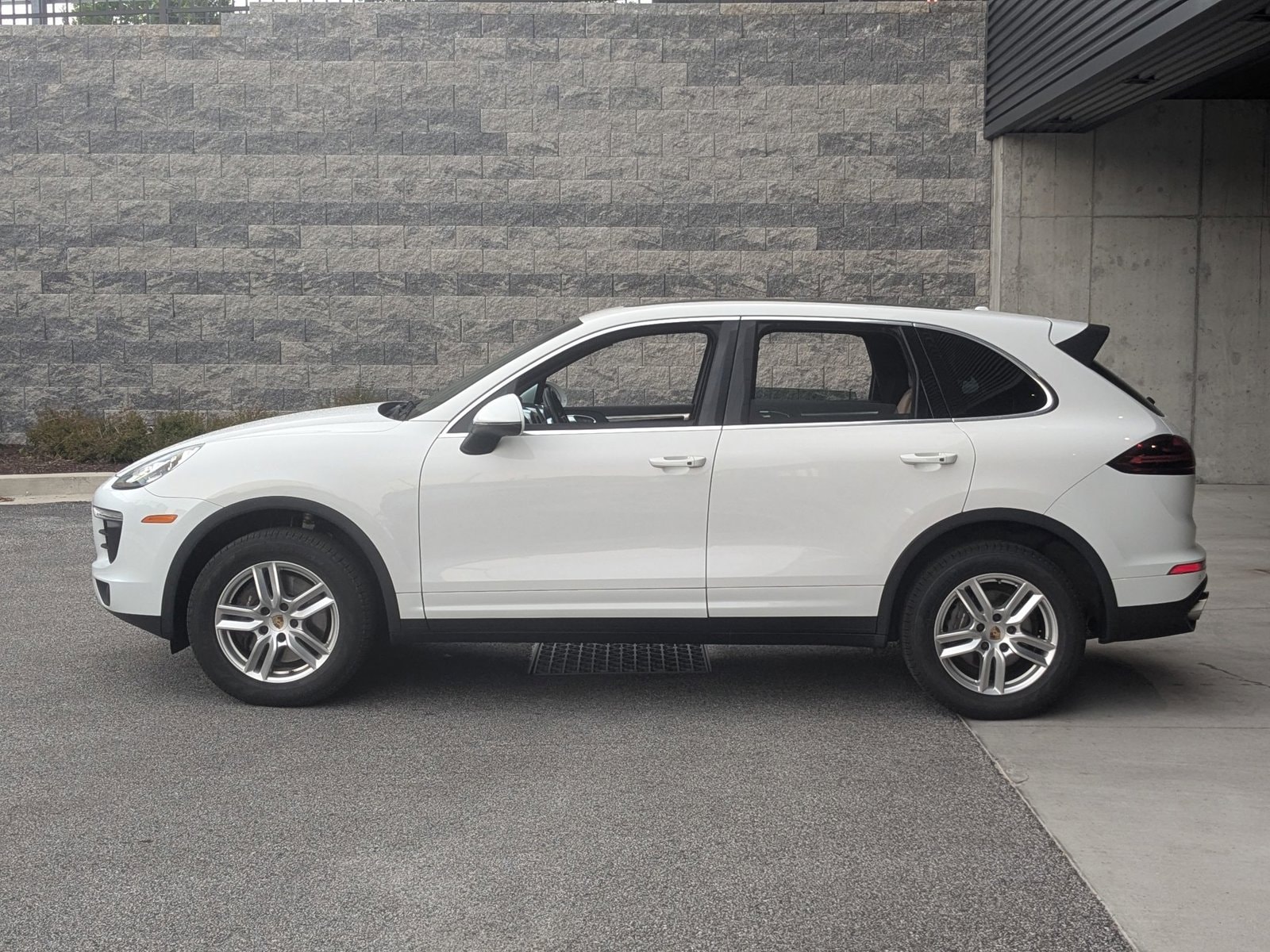 Used 2016 Porsche Cayenne Base with VIN WP1AA2A29GLA04391 for sale in Cockeysville, MD