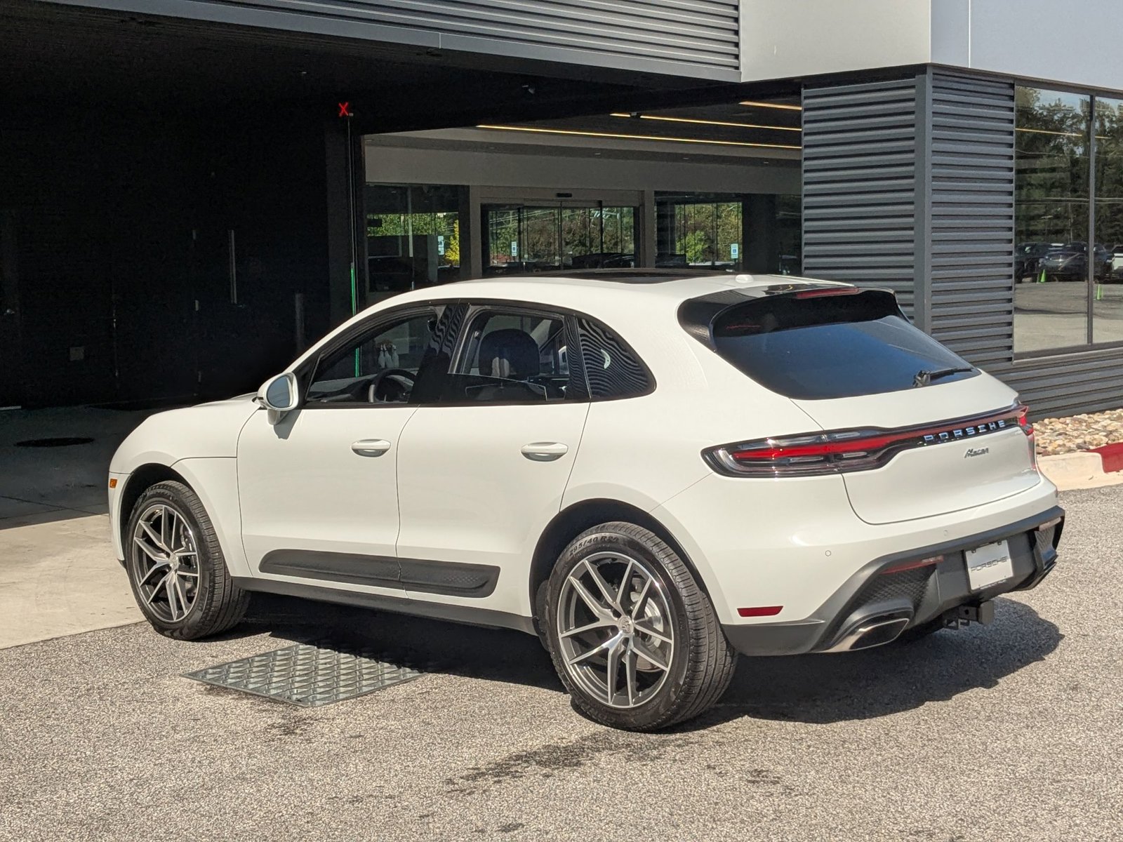 2026 Porsche Macan T photo 3