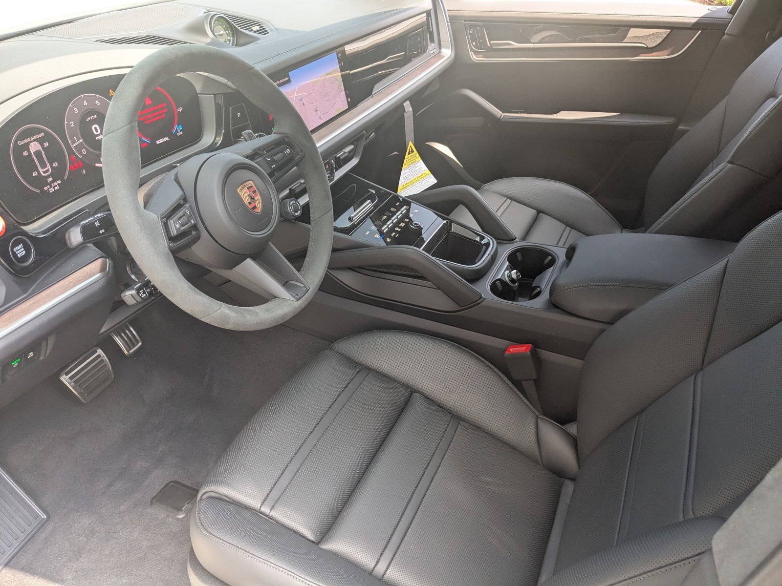 2025 Porsche Cayenne Coupe GTS photo 3