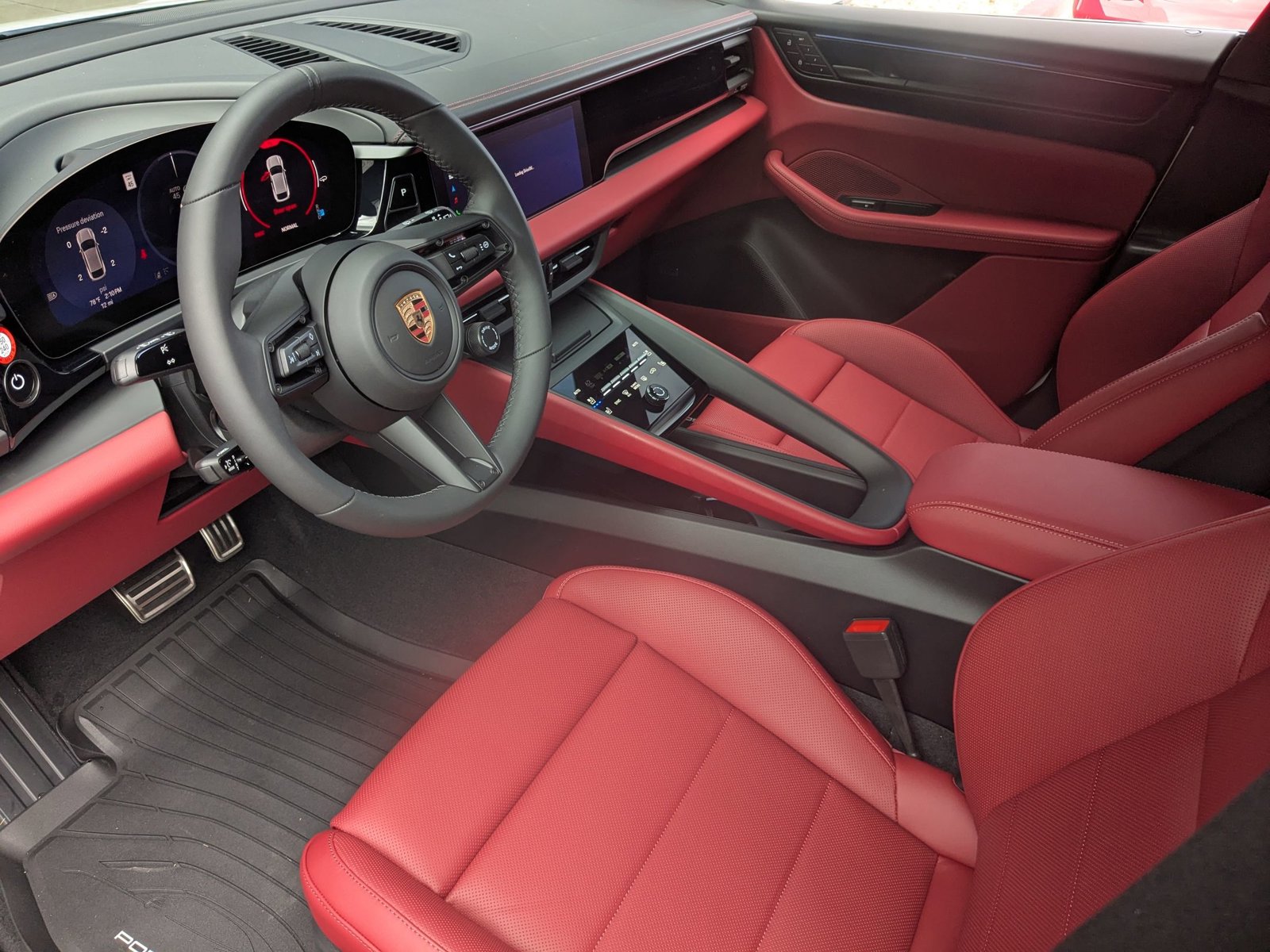 2025 Porsche Macan Electric photo 4