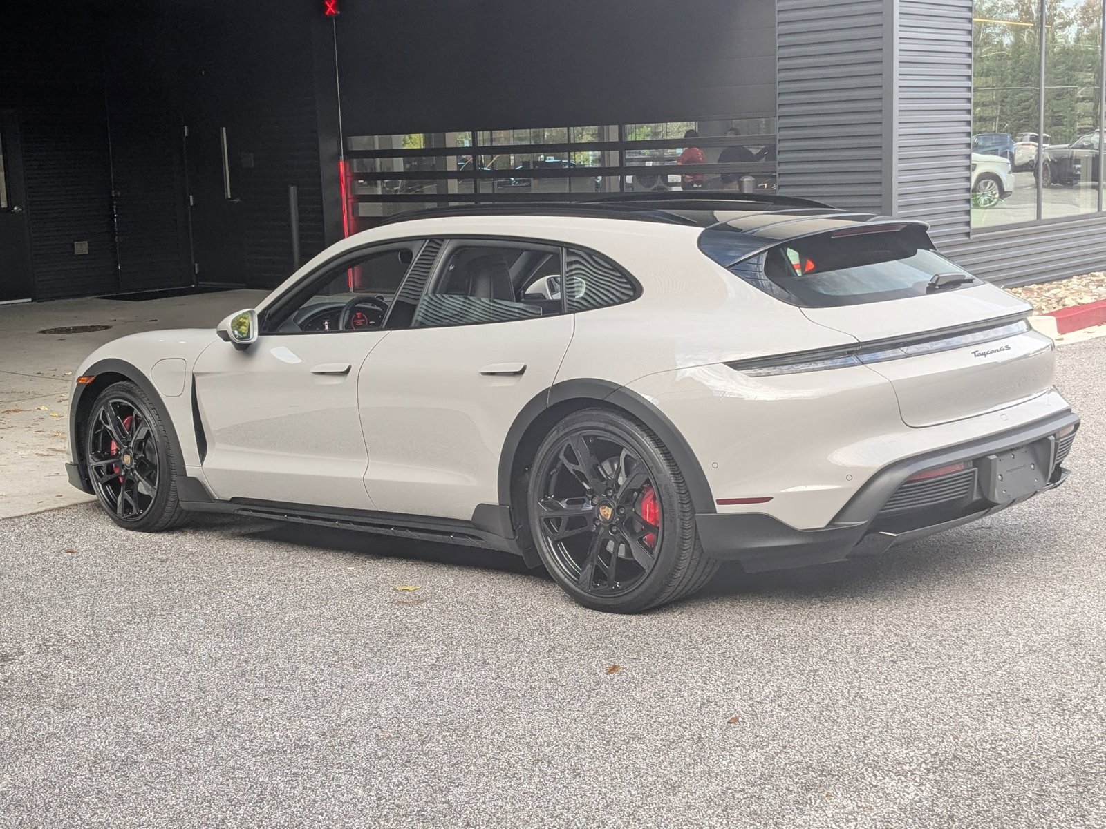 2024 Porsche Taycan 4S Cross Turismo photo 3