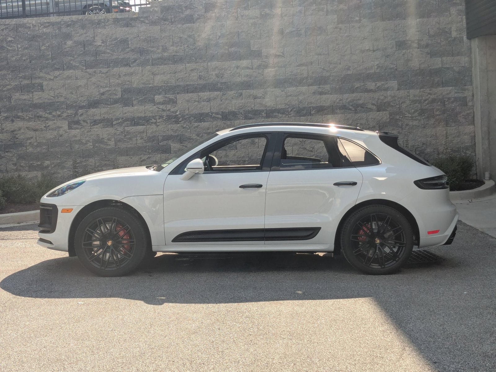 2025 Porsche Macan GTS photo 2