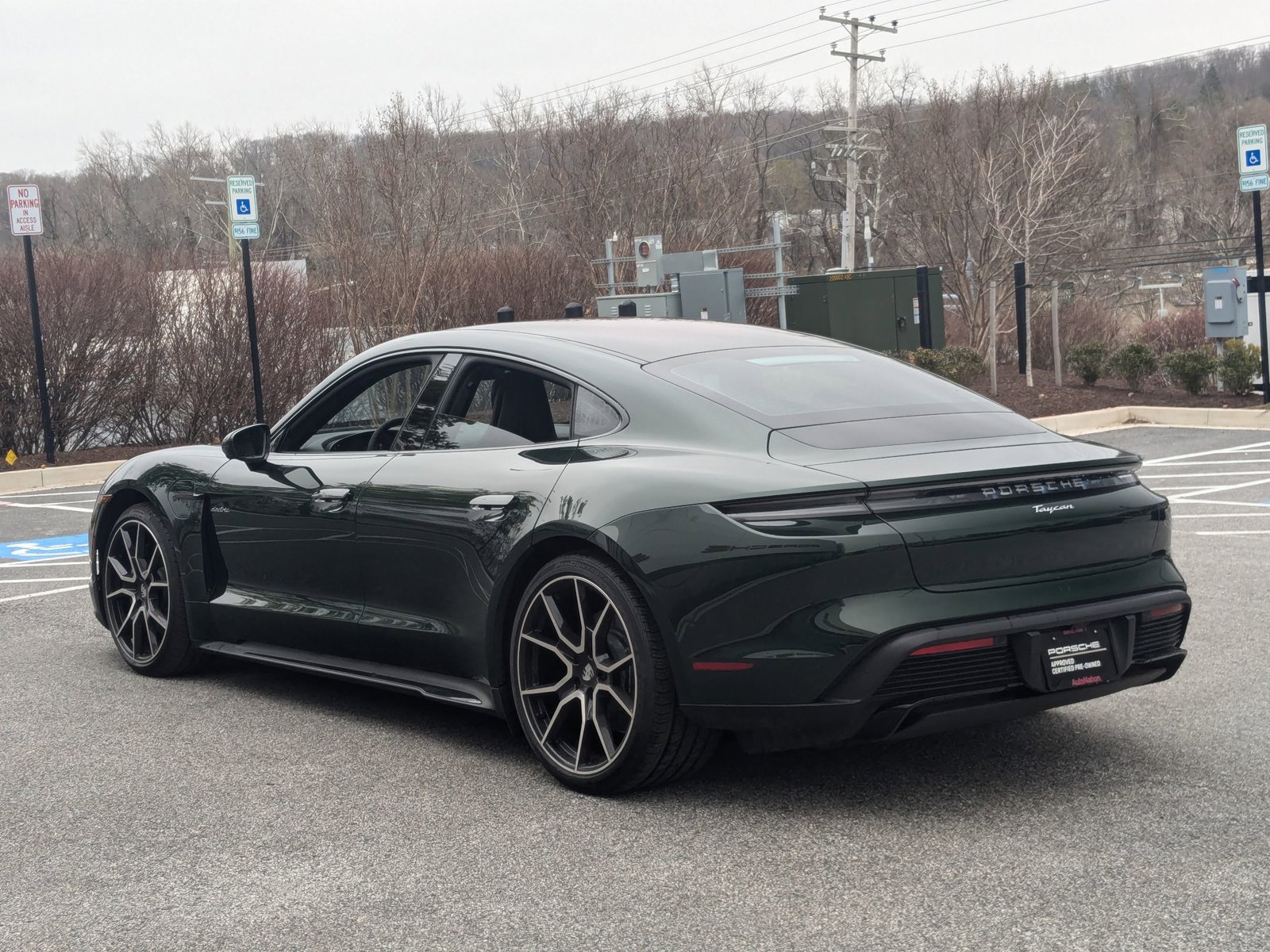 2025 Porsche Taycan photo 4