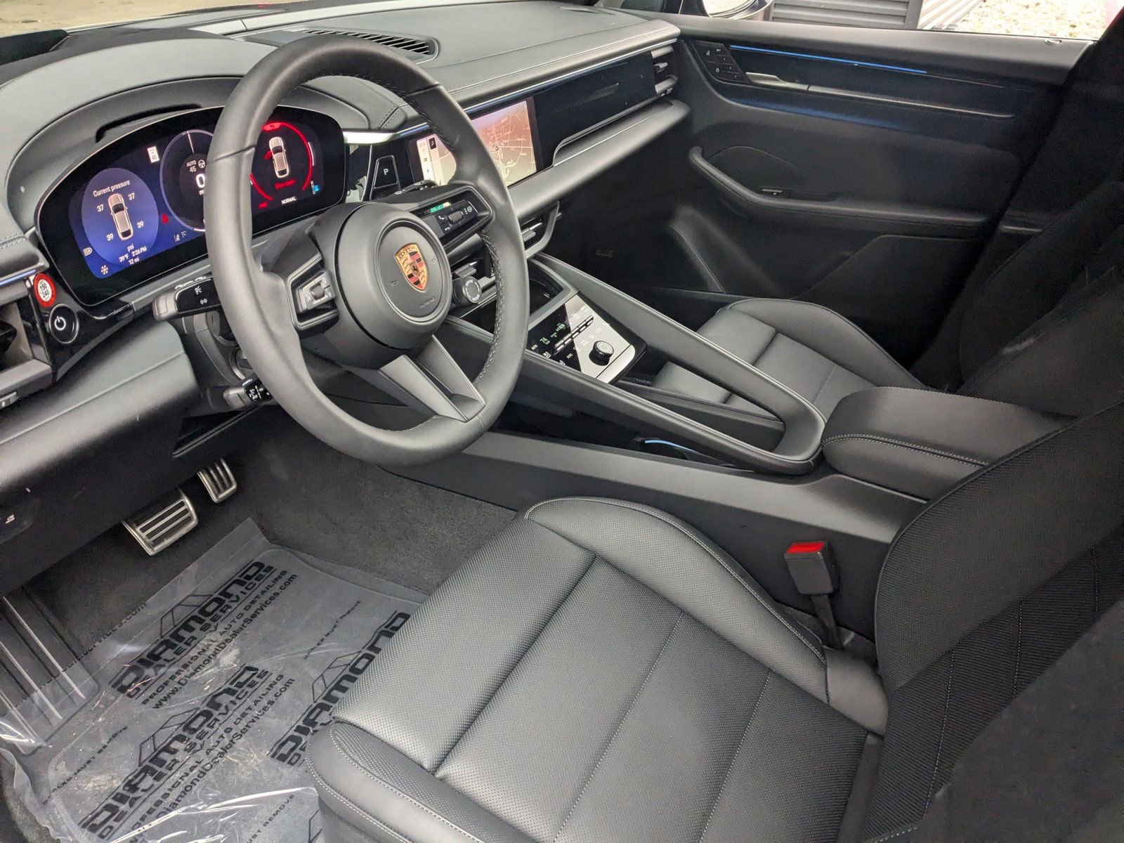 2025 Porsche Macan Electric photo 4