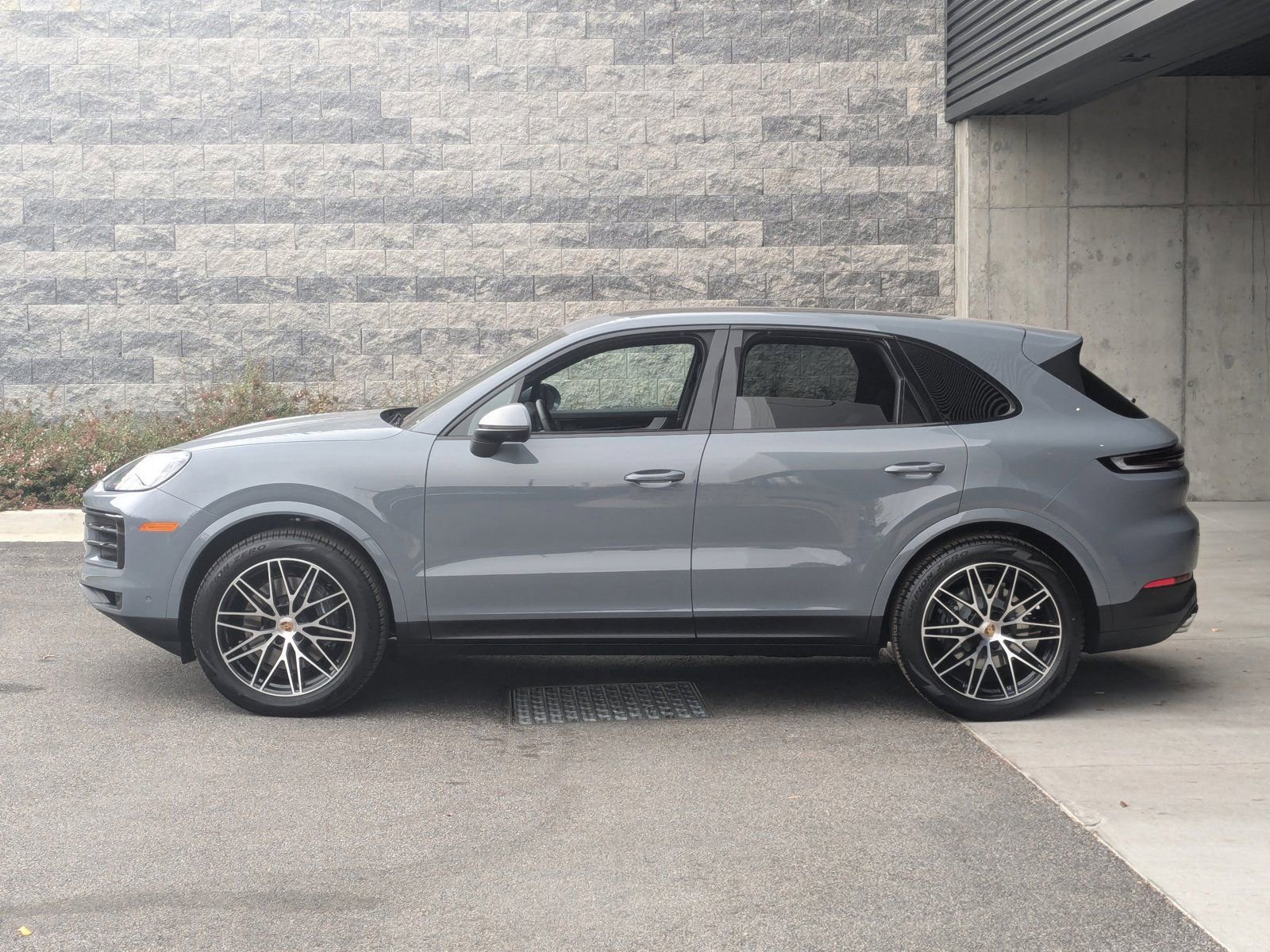 Certified 2025 Porsche Cayenne Base with VIN WP1AA2AY6SDA01116 for sale in Cockeysville, MD