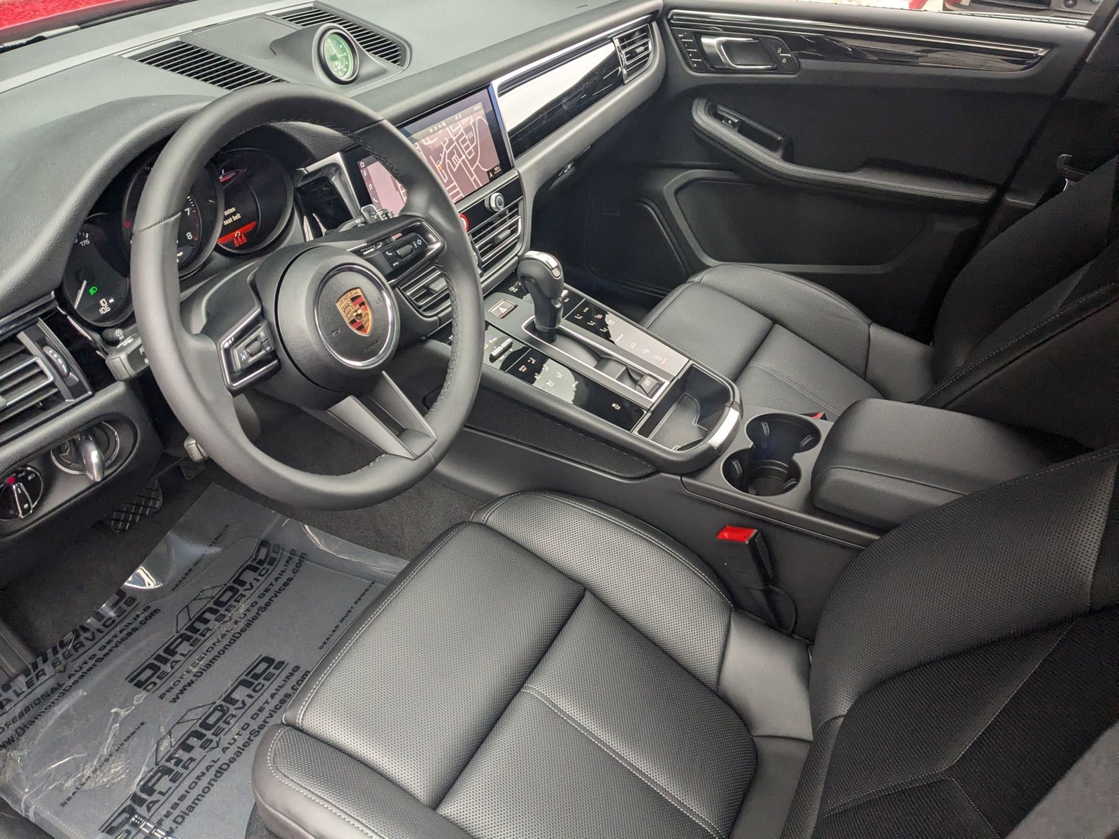 2025 Porsche Macan S photo 4