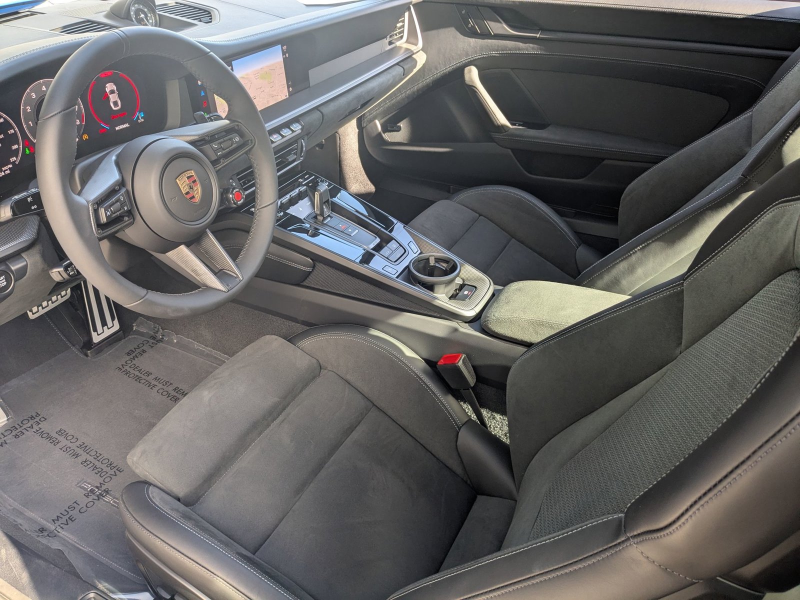 2025 Porsche 911 GTS photo 4