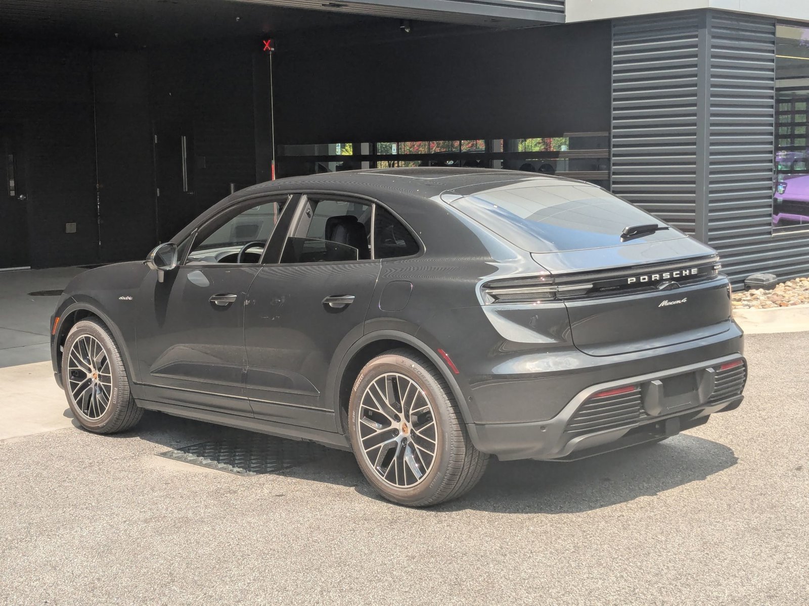 2025 Porsche Macan Electric 4 photo 3