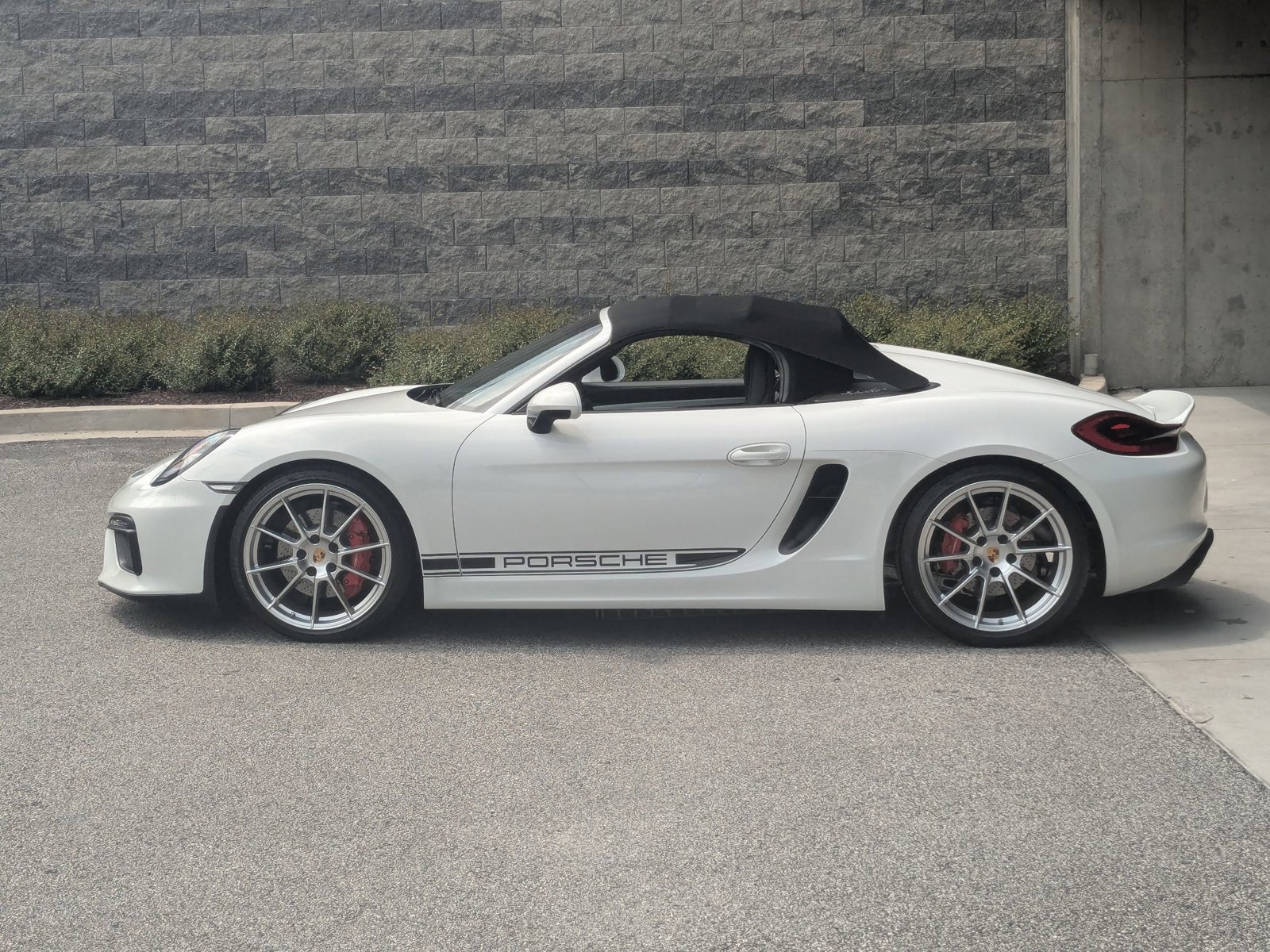 2016 Porsche Boxster Spyder photo 2