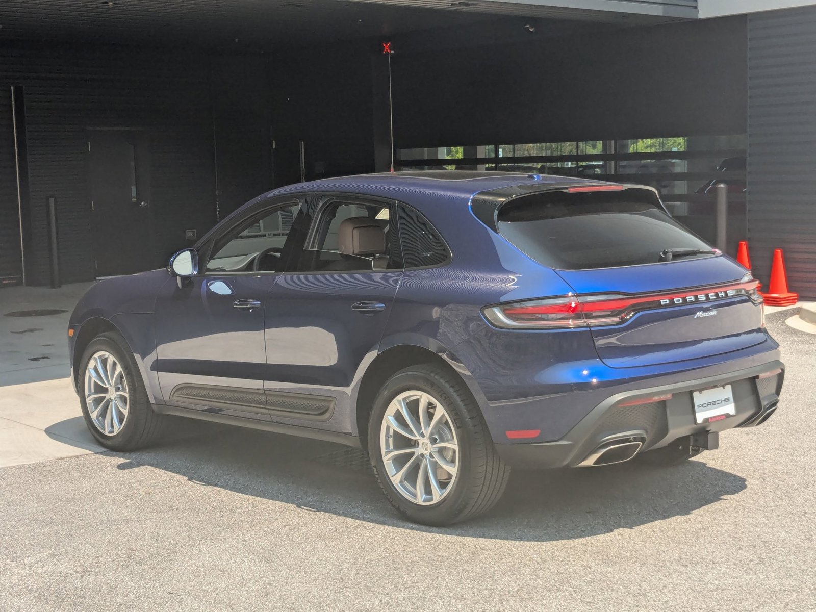 2025 Porsche Macan T photo 3
