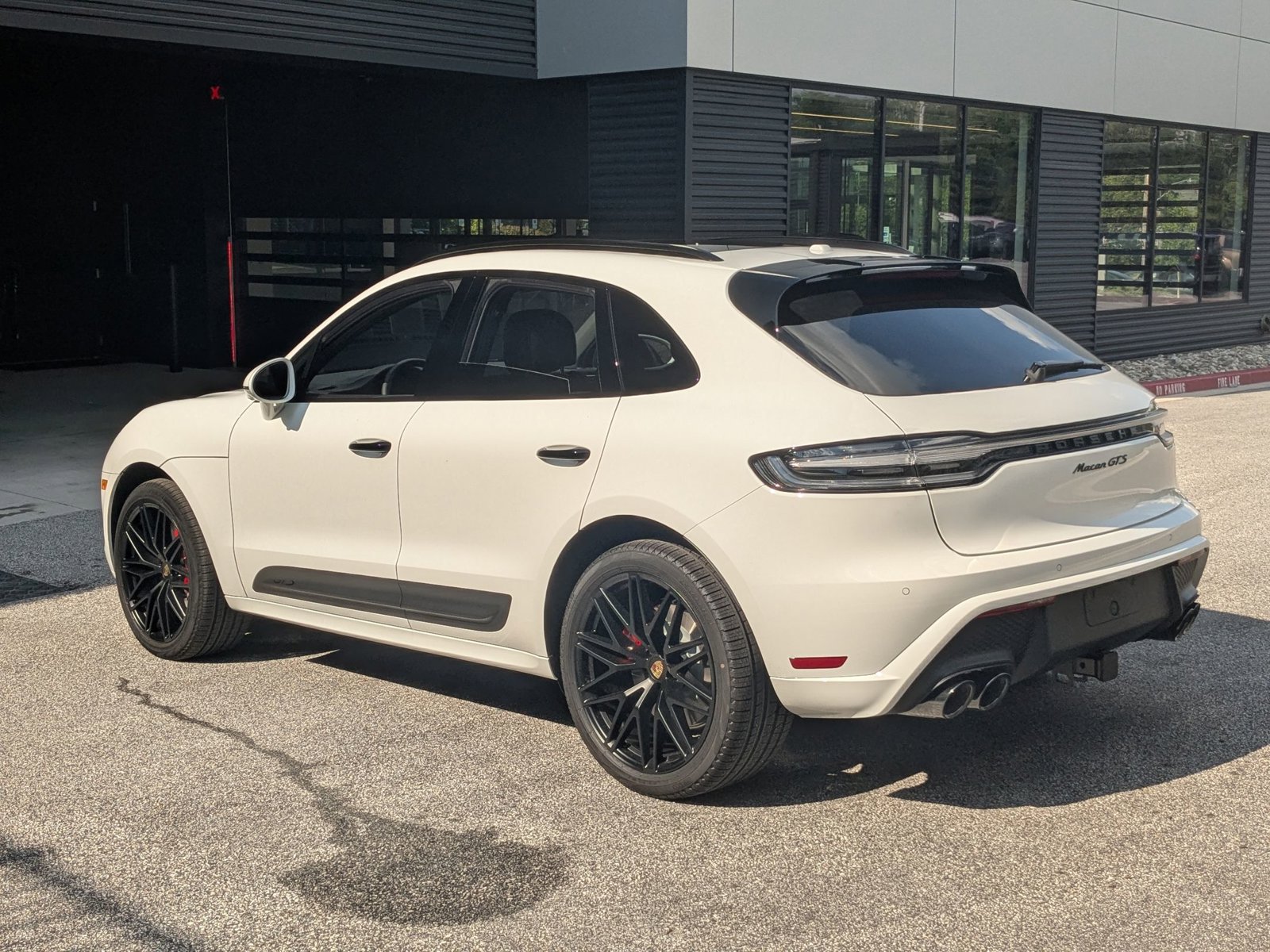 2025 Porsche Macan GTS photo 3