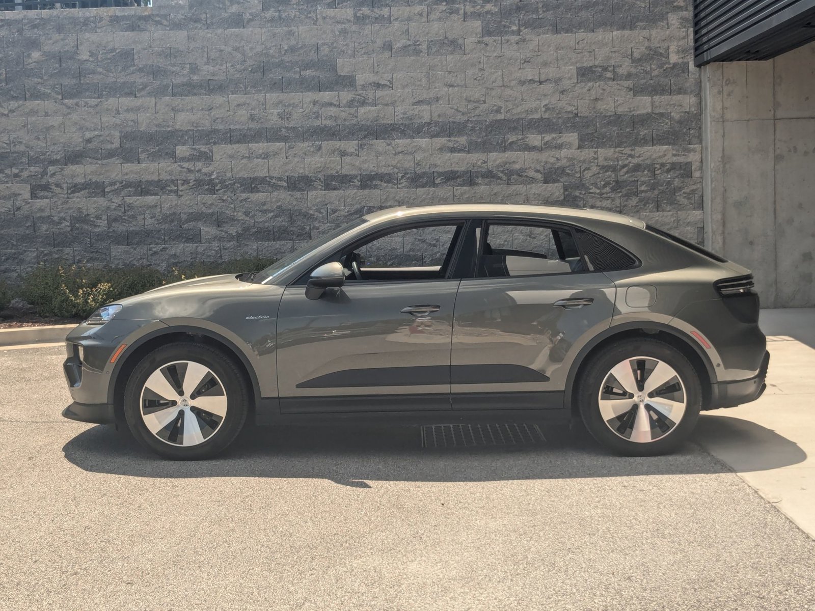 Certified 2024 Porsche Macan Base with VIN WP1AA2XA0RL003645 for sale in Cockeysville, MD