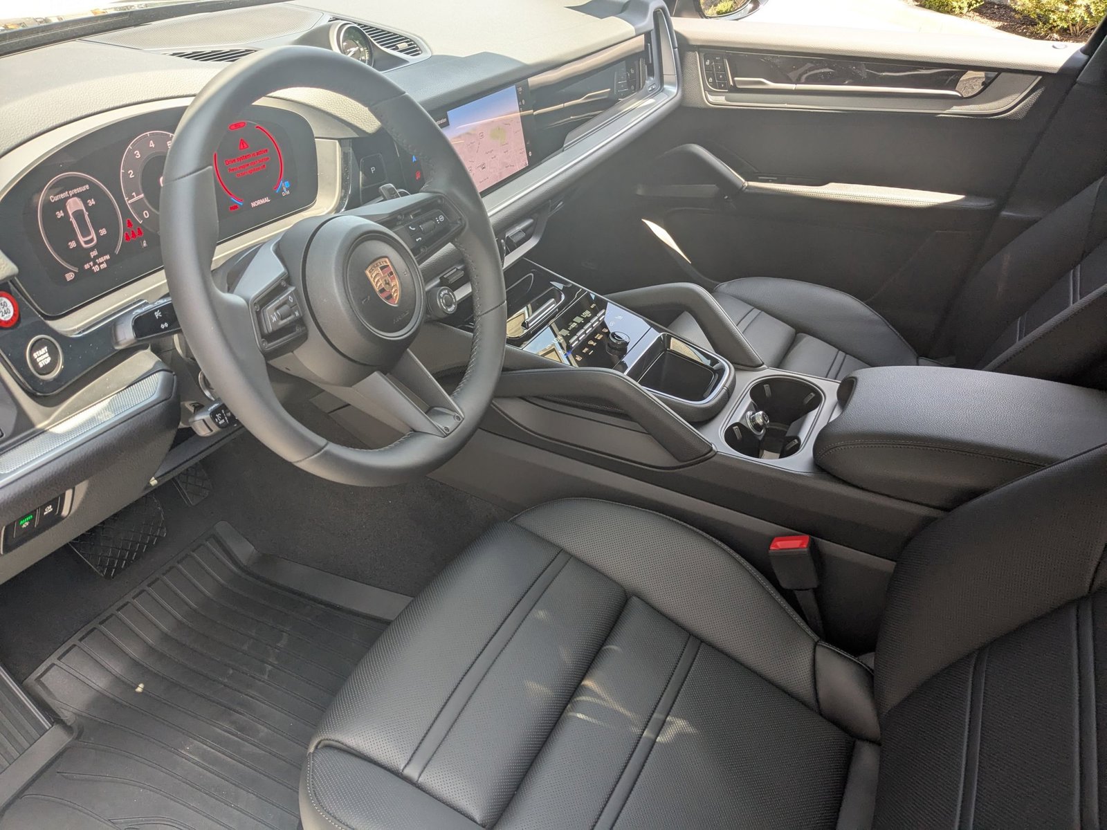 2025 Porsche Cayenne Coupe photo 3