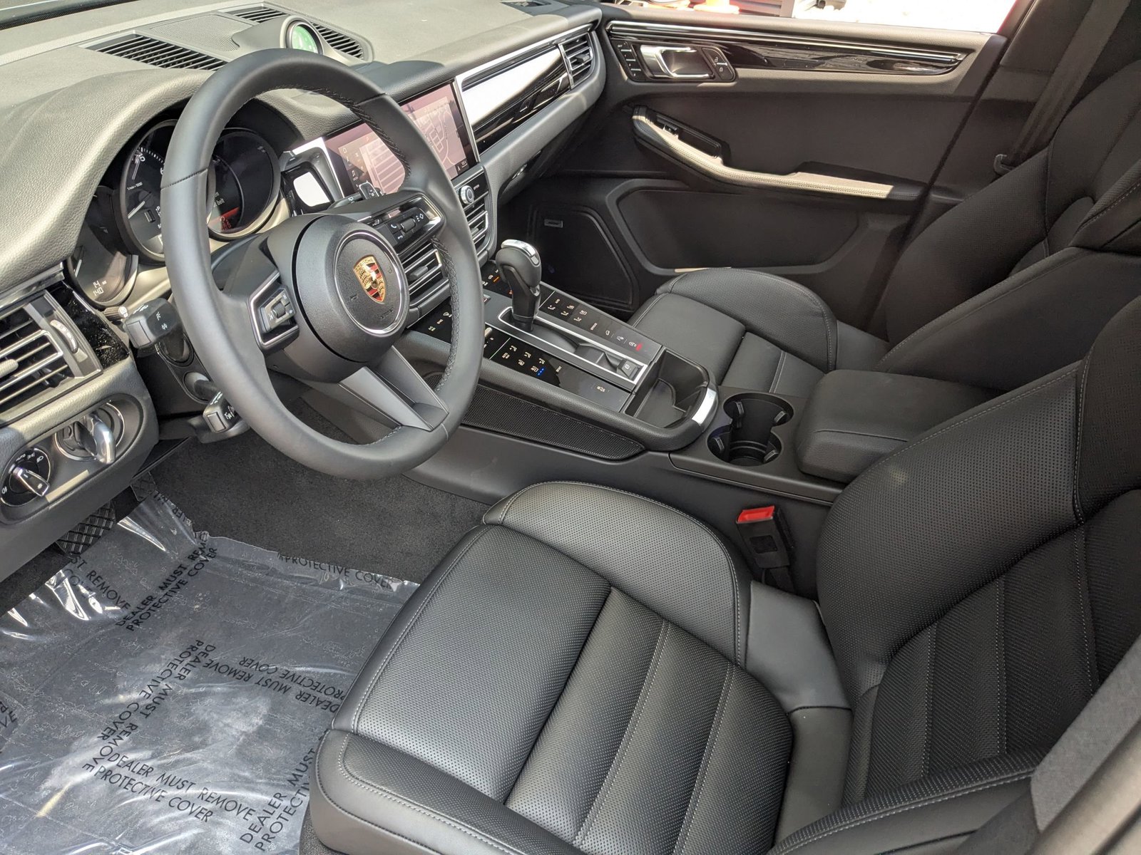 2025 Porsche Macan S photo 4