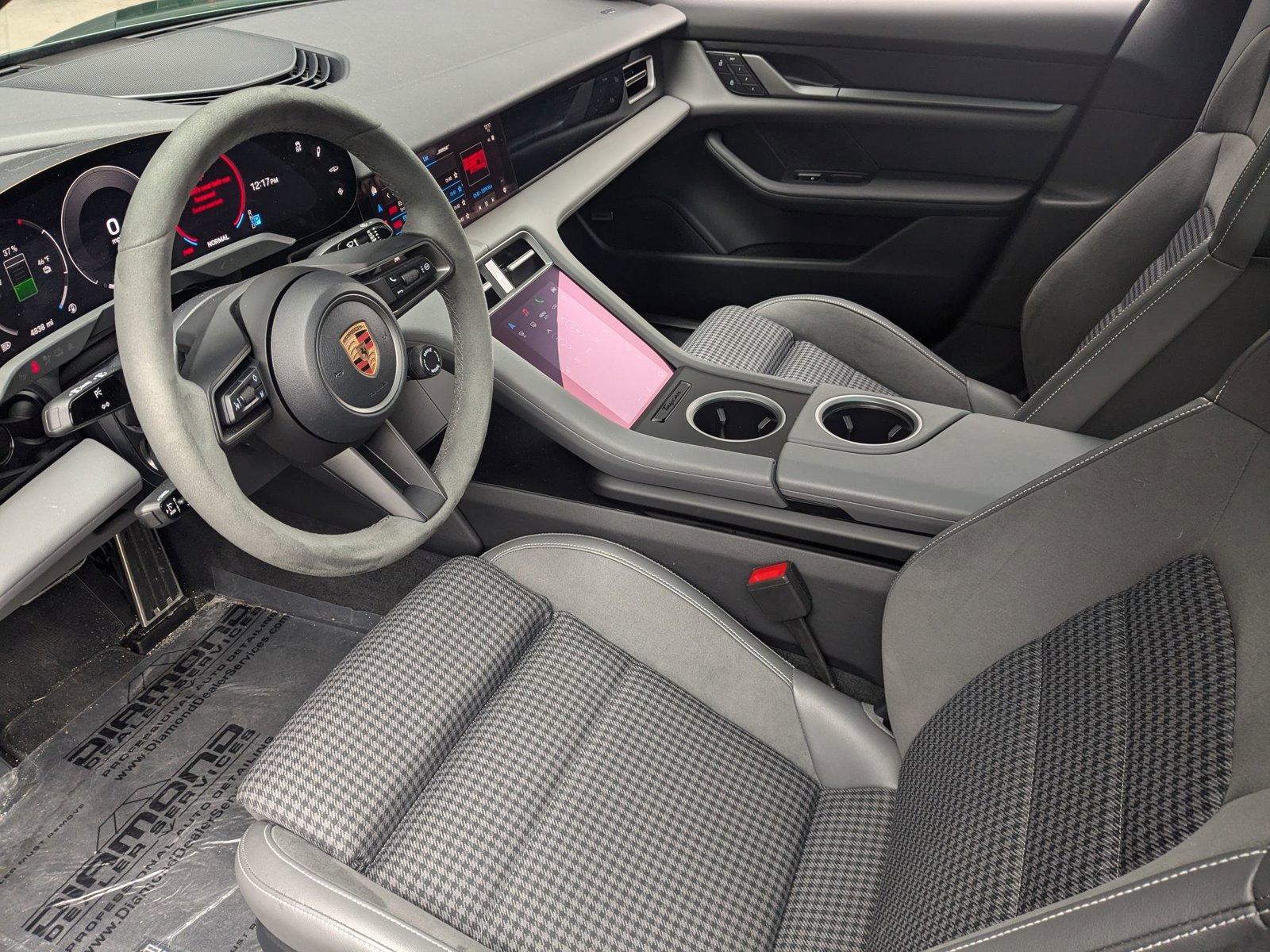 2025 Porsche Taycan photo 4