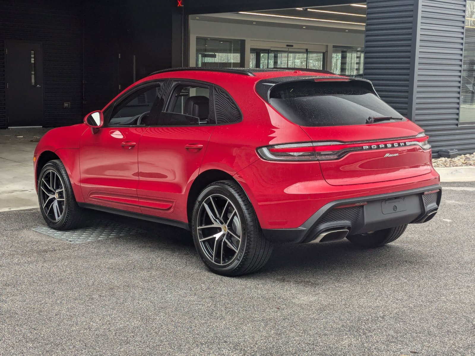 2025 Porsche Macan S photo 3