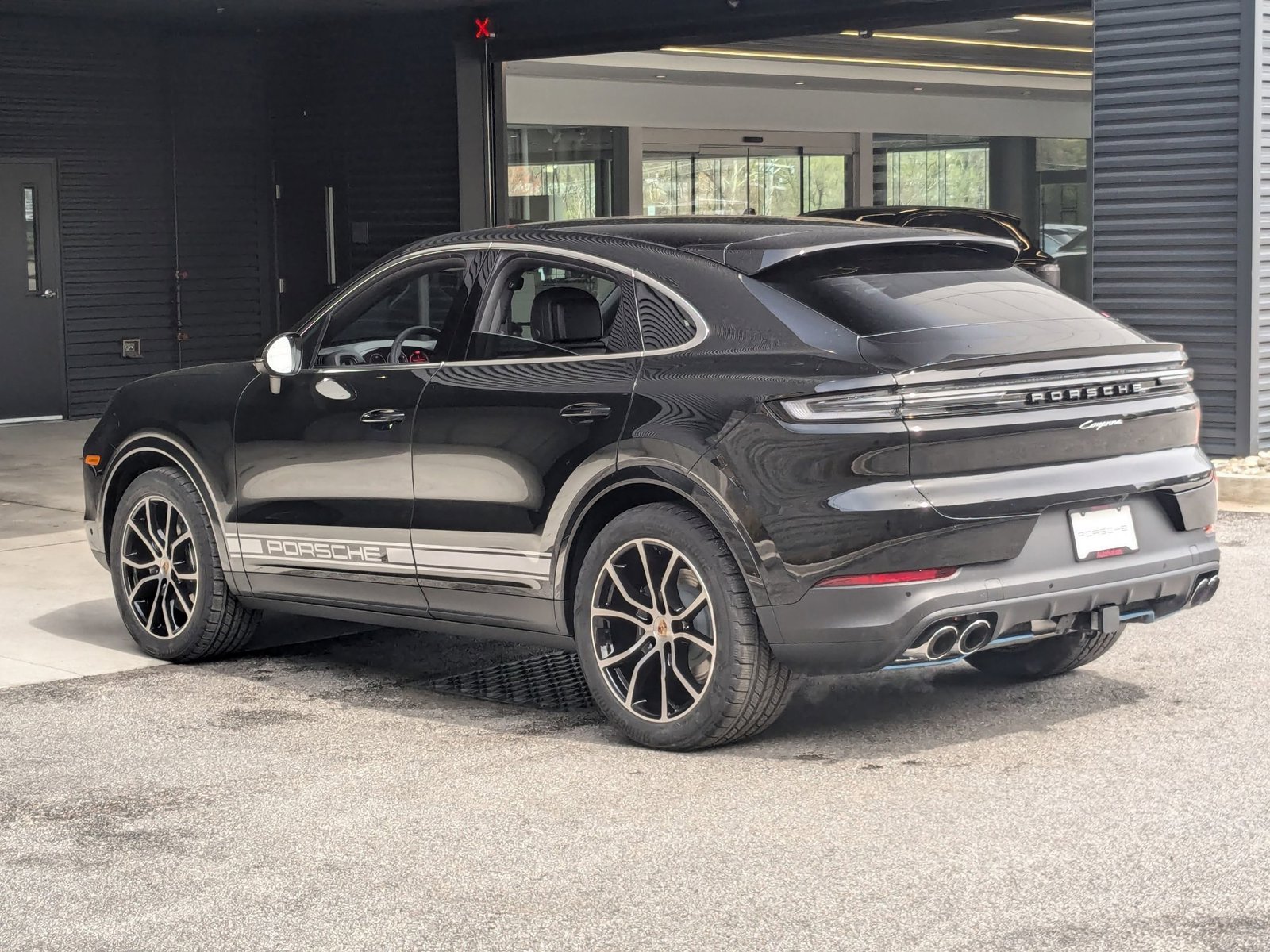 2025 Porsche Cayenne Coupe photo 3
