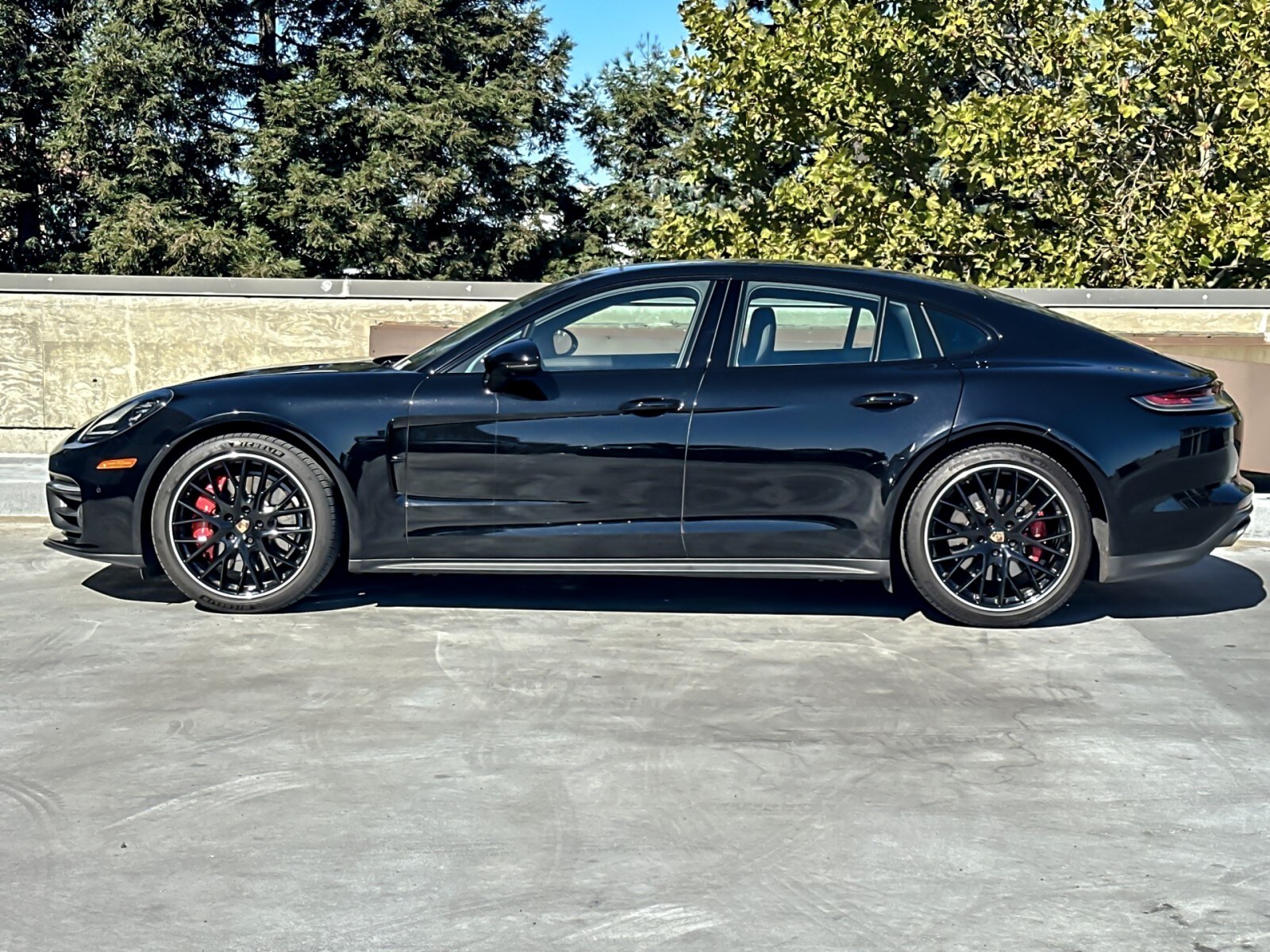 2022 Porsche Panamera 4S photo 2