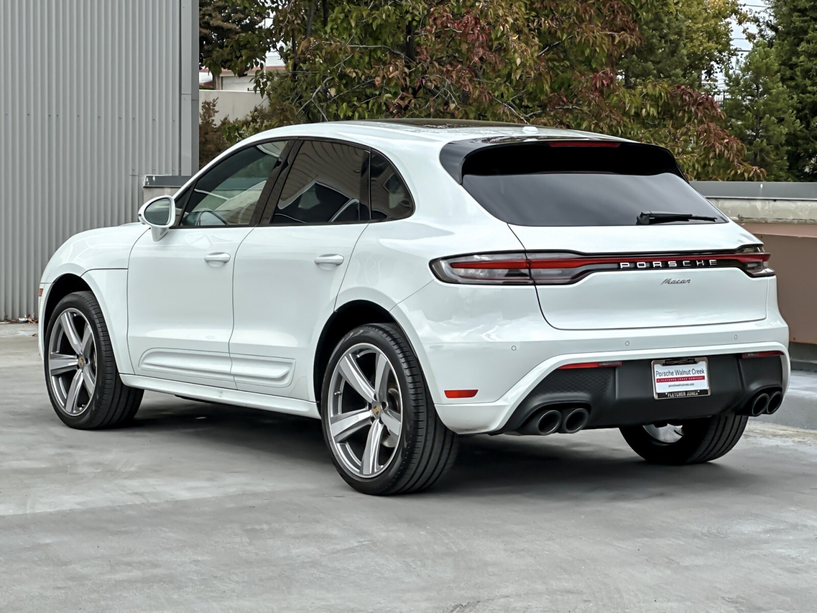 2024 Porsche Macan T photo 2