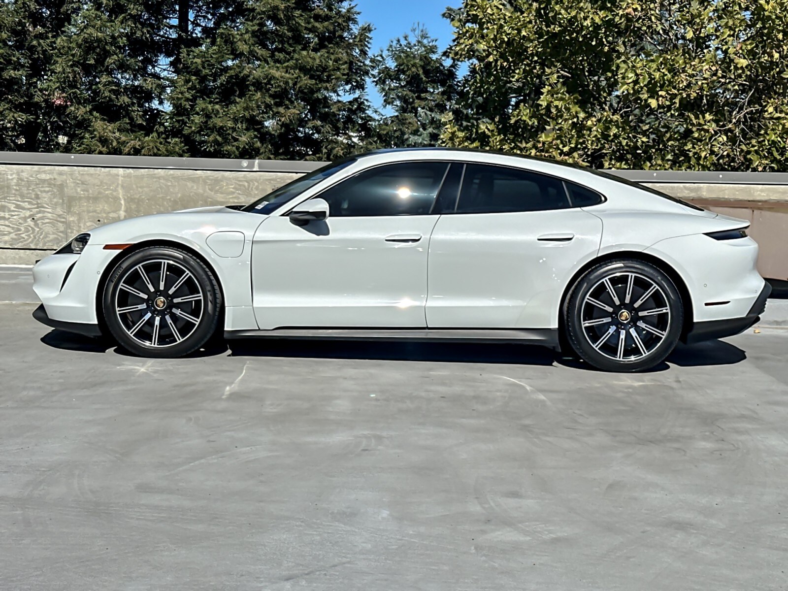 2023 Porsche Taycan photo 2