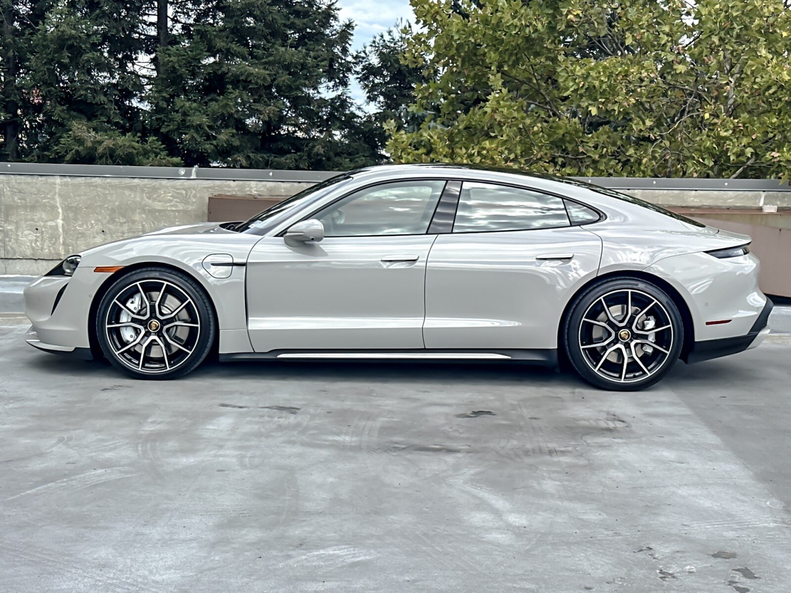 2024 Porsche Taycan Turbo photo 2