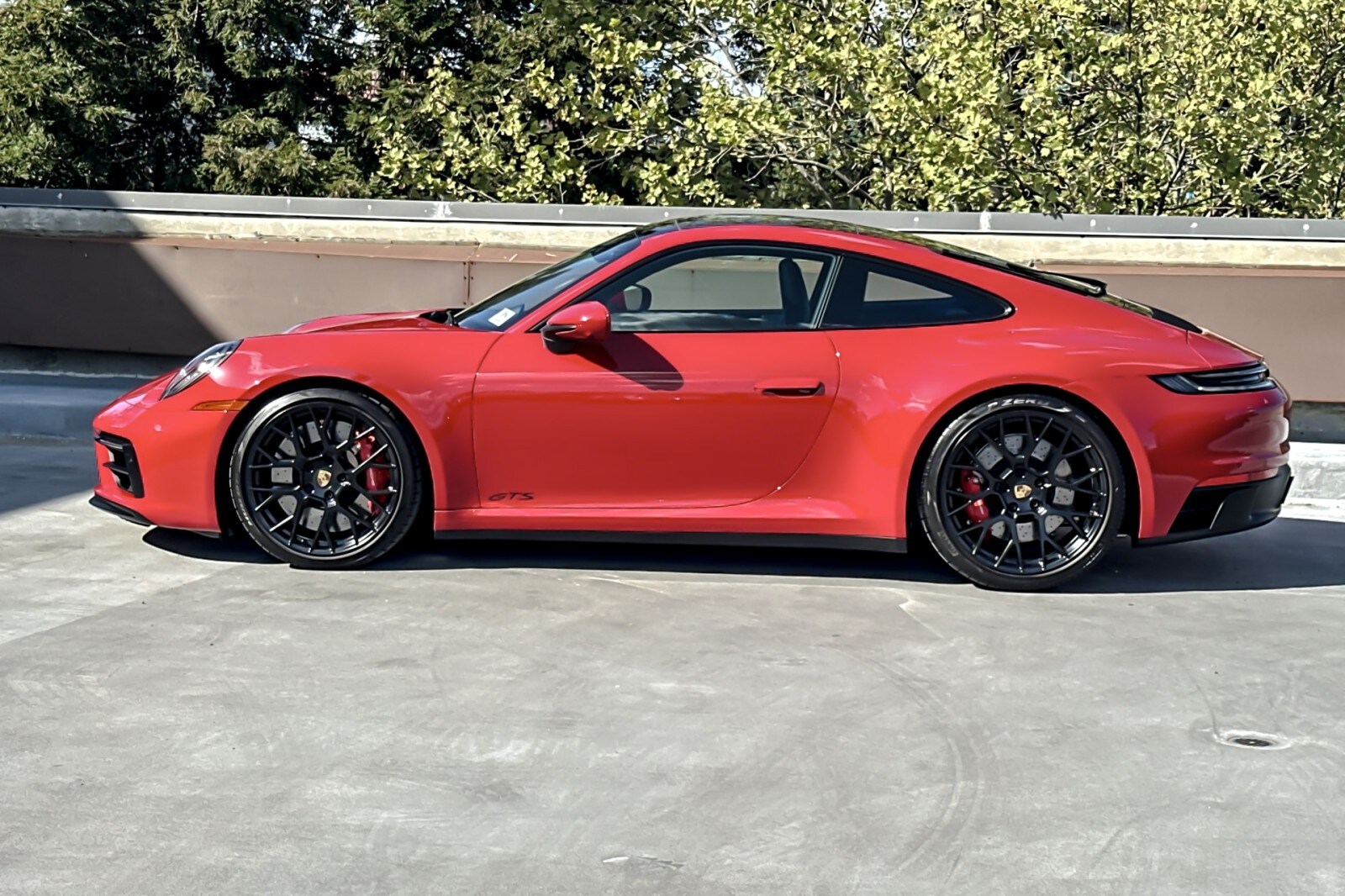 2024 Porsche 911 4 GTS photo 2