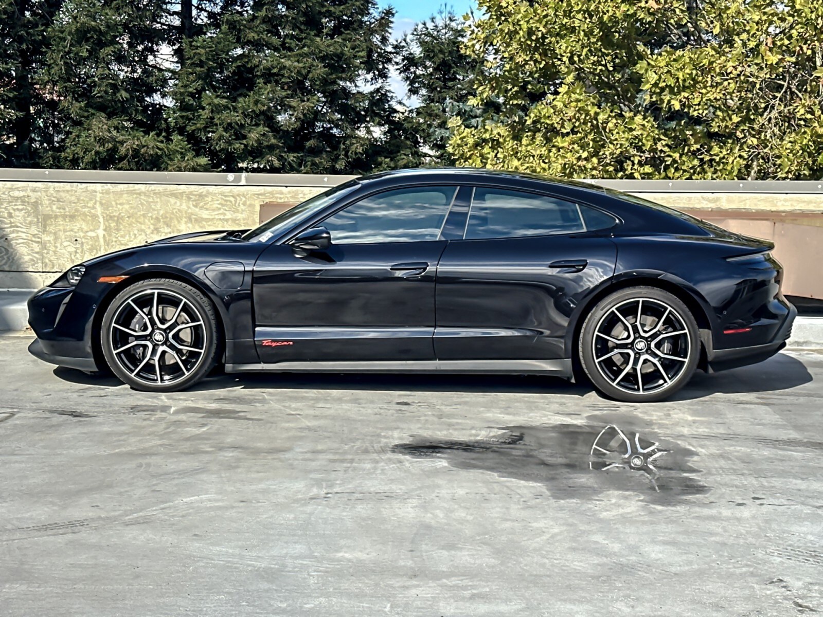 2023 Porsche Taycan photo 2