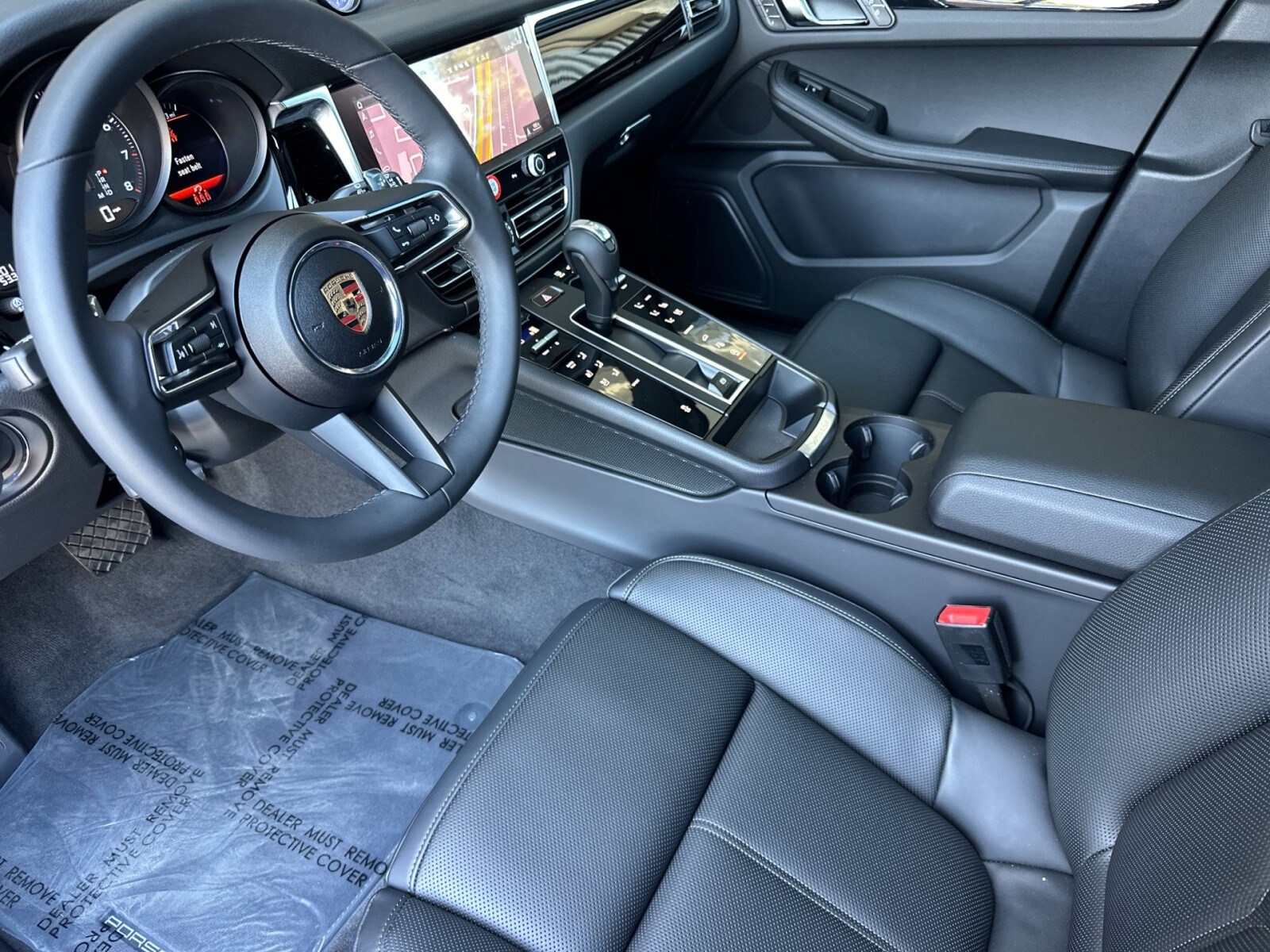 2025 Porsche Macan T photo 4
