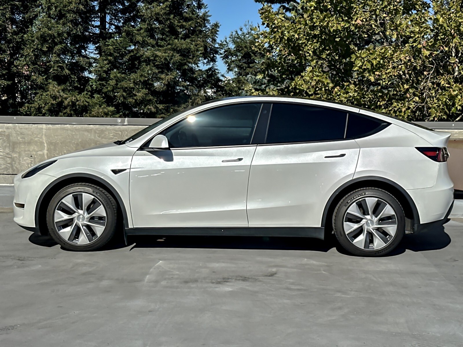 2021 Tesla Model Y Long Range photo 2