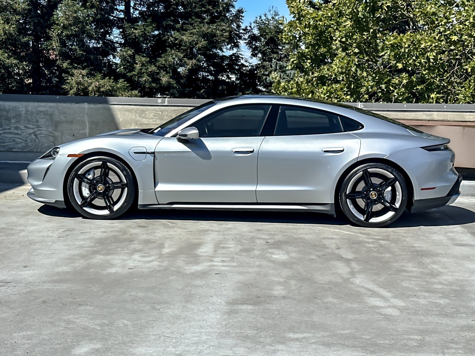 2022 Porsche Taycan Turbo photo 2