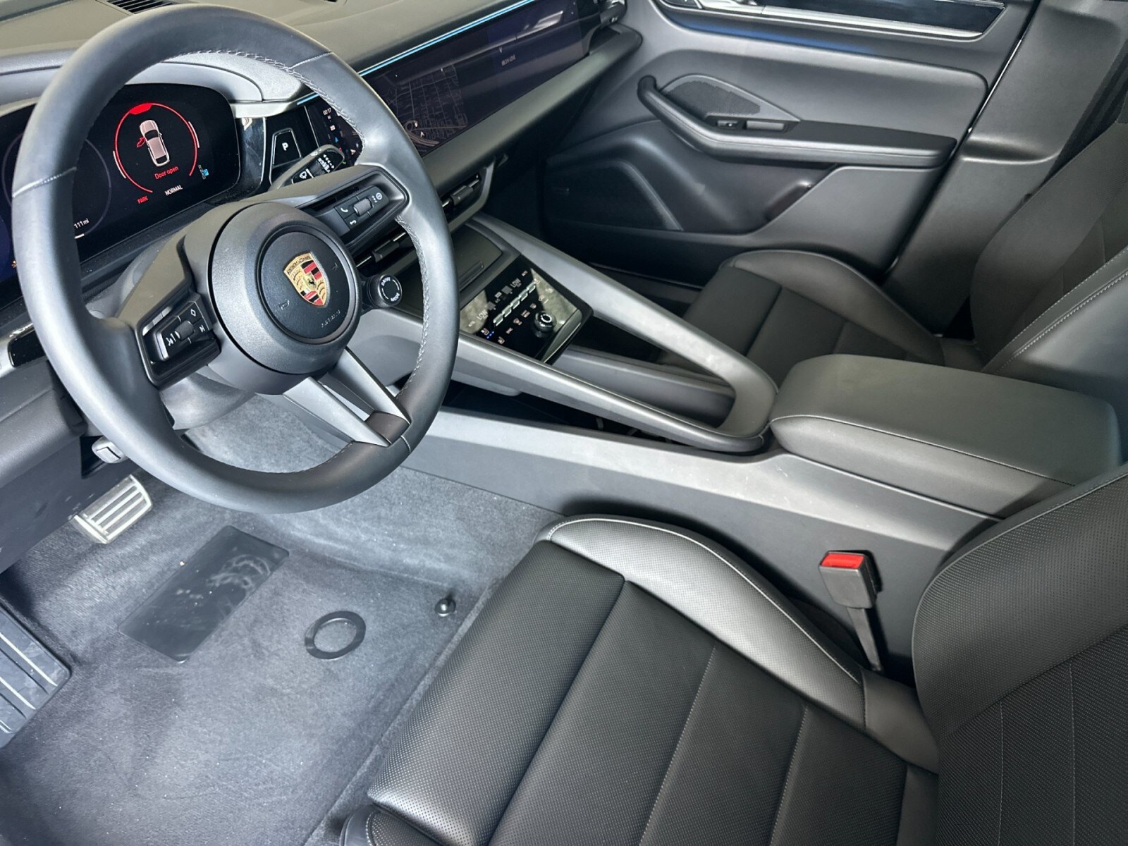 2025 Porsche Macan Electric photo 4