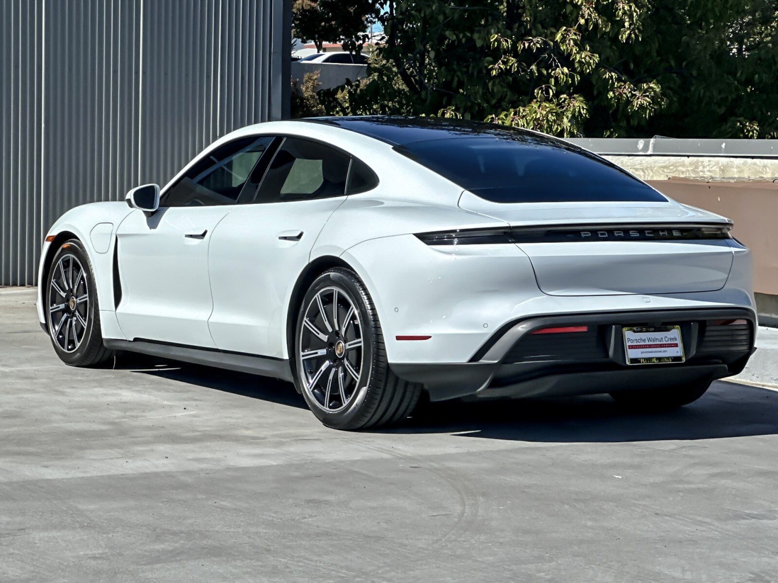 2023 Porsche Taycan photo 3
