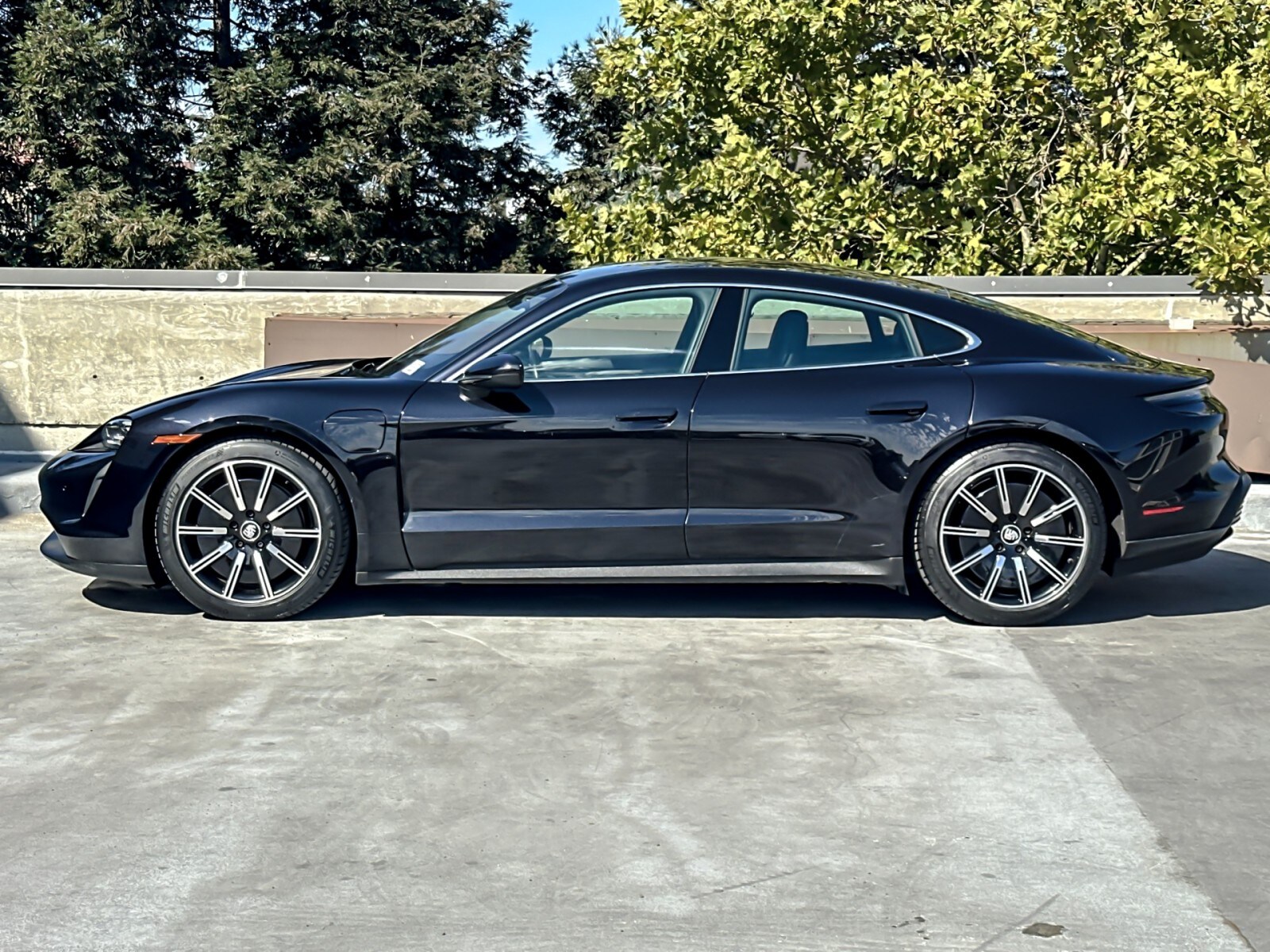 2022 Porsche Taycan photo 2