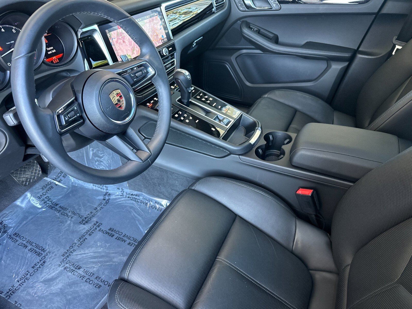 2025 Porsche Macan T photo 3