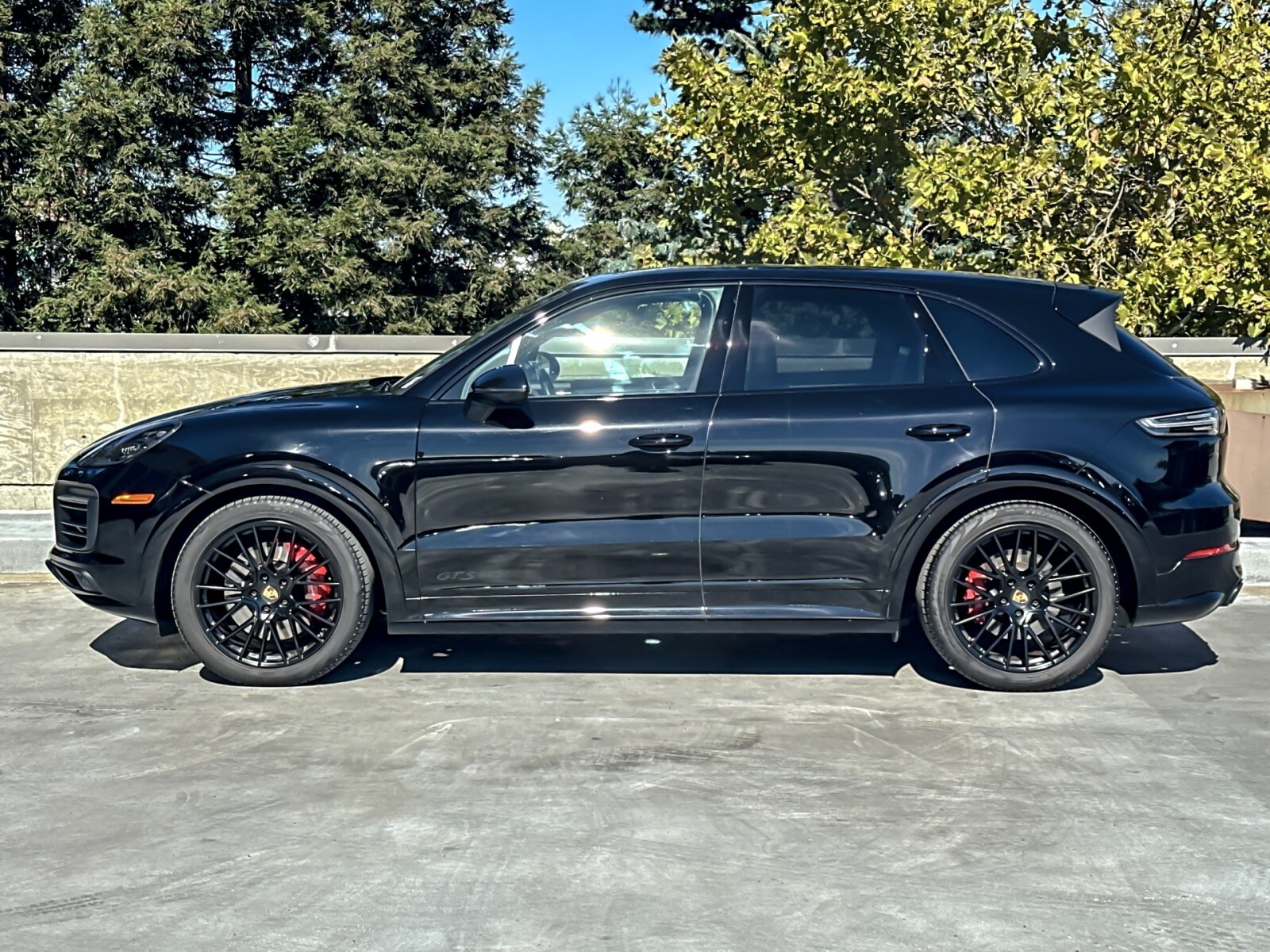 2023 Porsche Cayenne GTS photo 2