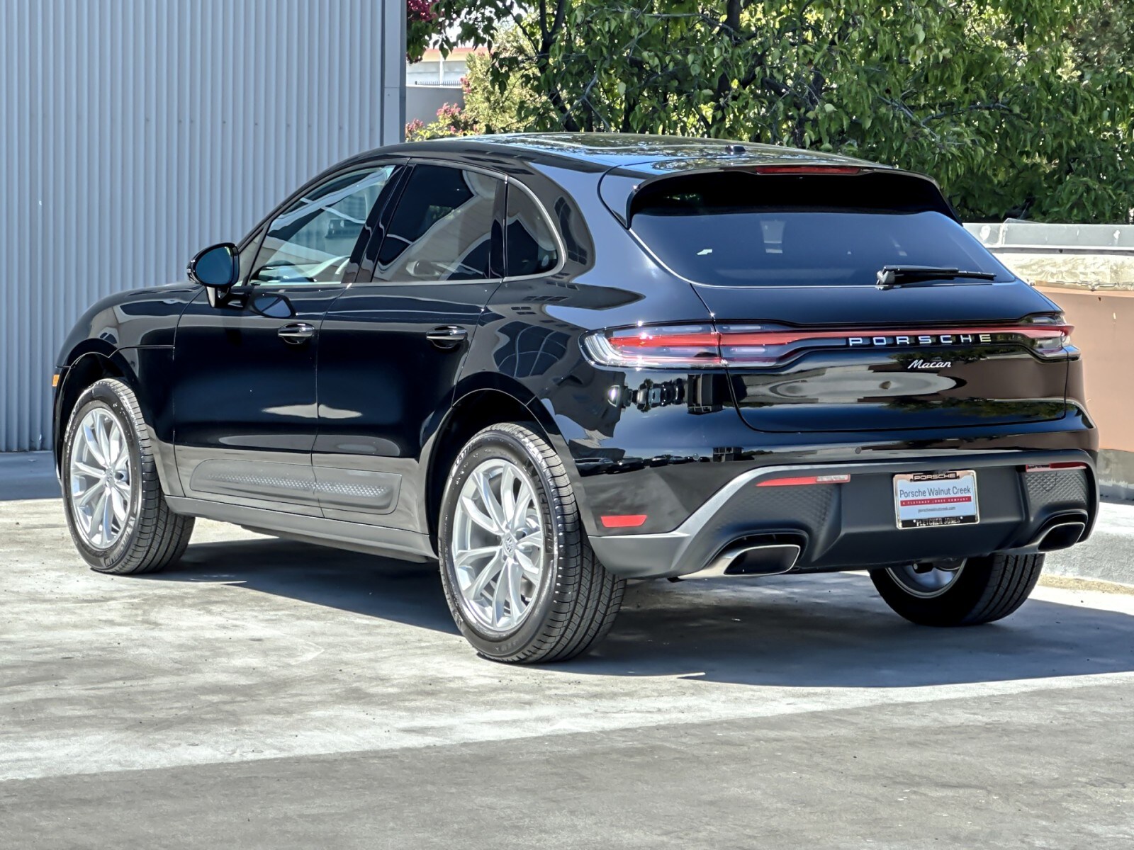 2025 Porsche Macan T photo 3